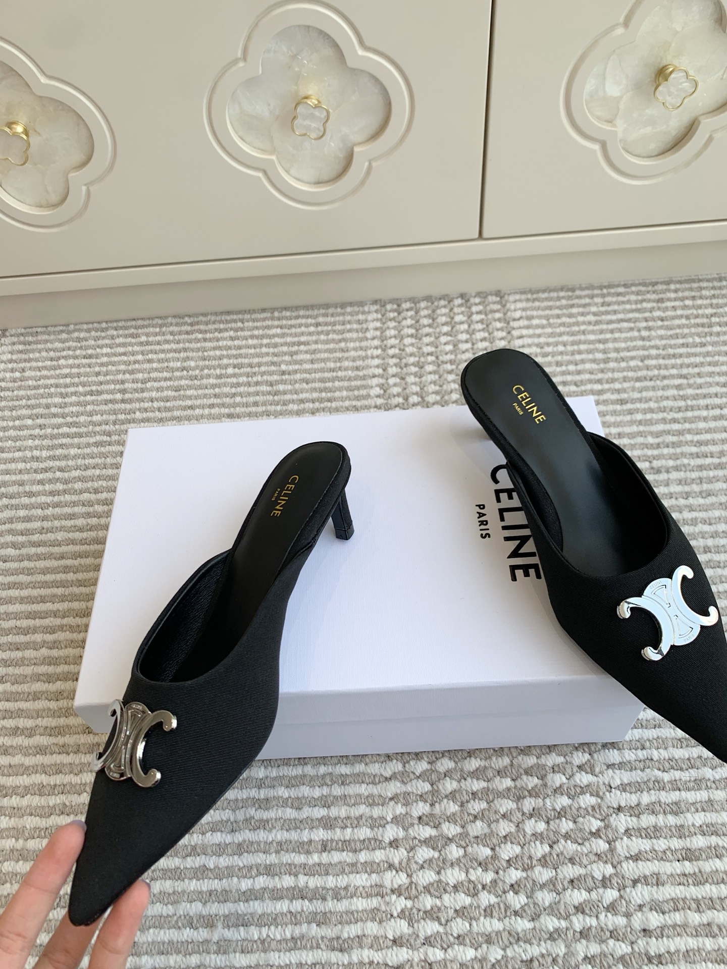 2025 SS Celine Selin Collection: Mueller Cat Slippers with Thin Heels - 图片 1