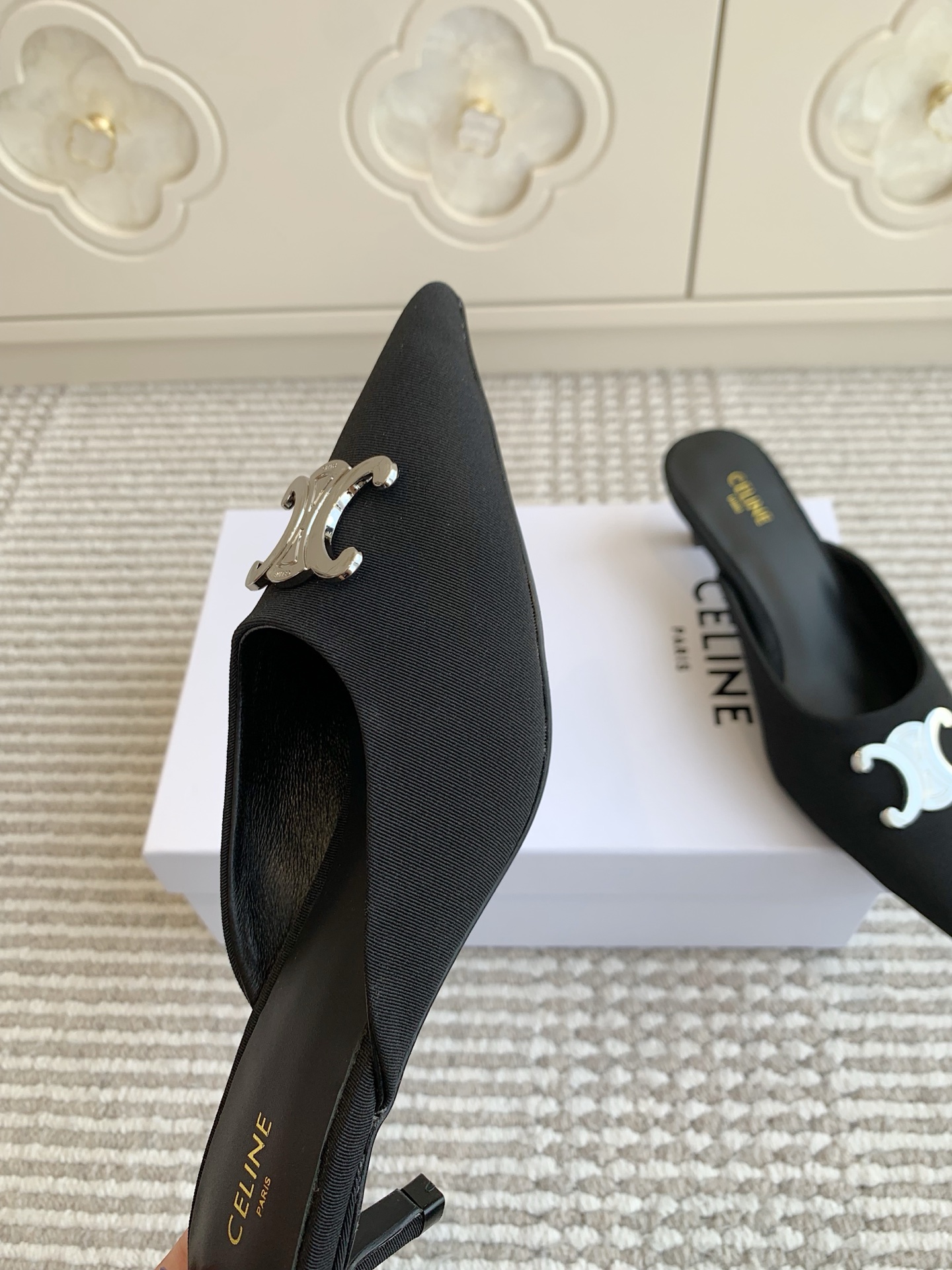 2025 SS Celine Selin Collection: Mueller Cat Slippers with Thin Heels - 图片 4