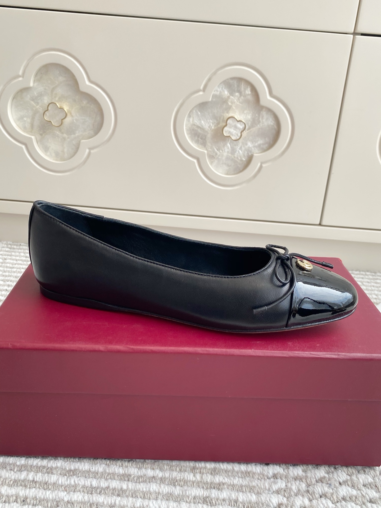 Stylish Custom-Made Ballet Shoes with Gold Double-G Fittings – Batch 696 - 图片 4