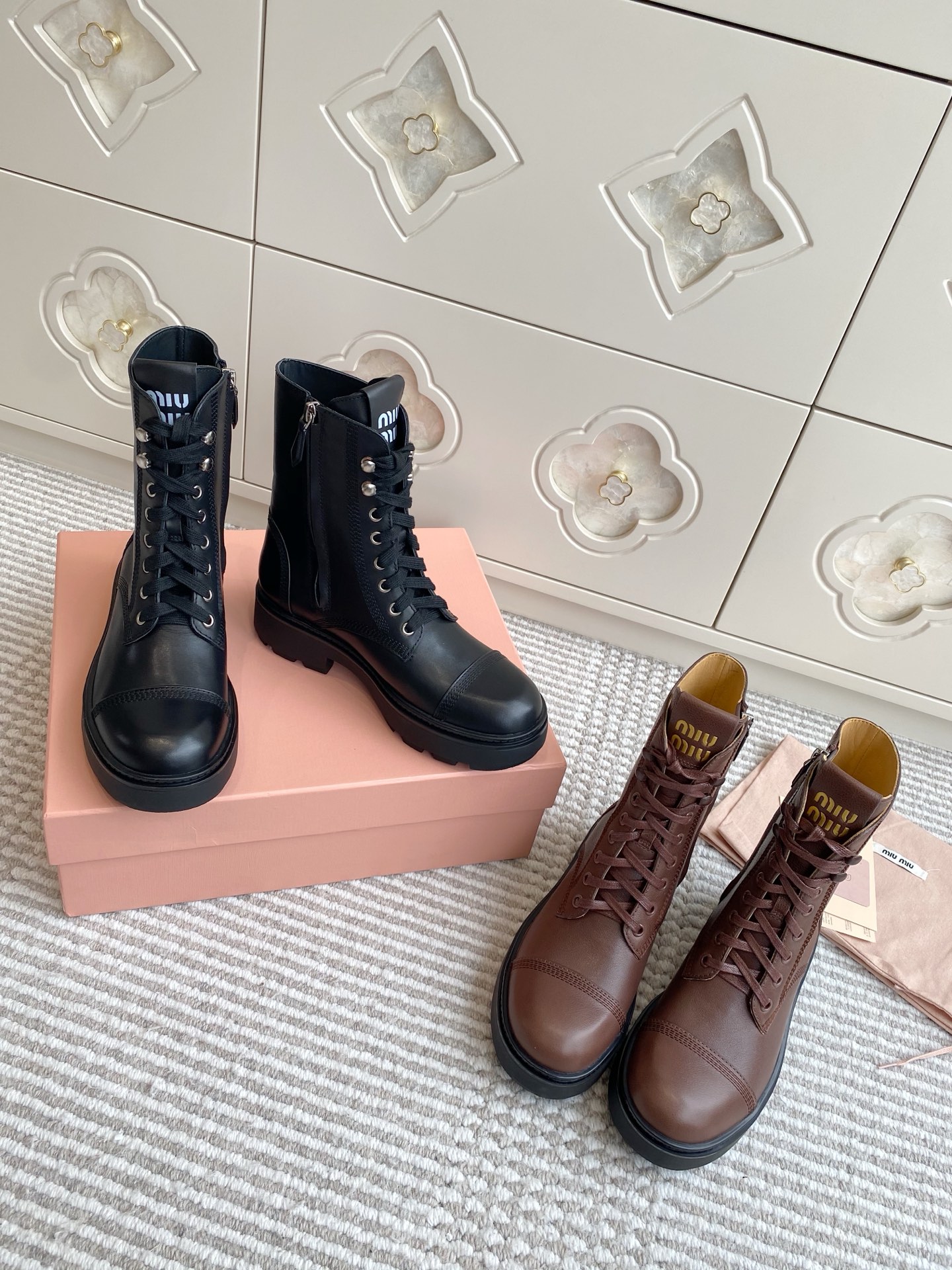 NO:465879,Miumiu·Retro Lace Boots·Martin Boots 35-41,Boots,Miumiu,boots19860909Miumiu·复古系带短靴·马丁靴 35-41,靴子,miumiu,boots,Women's Shoes