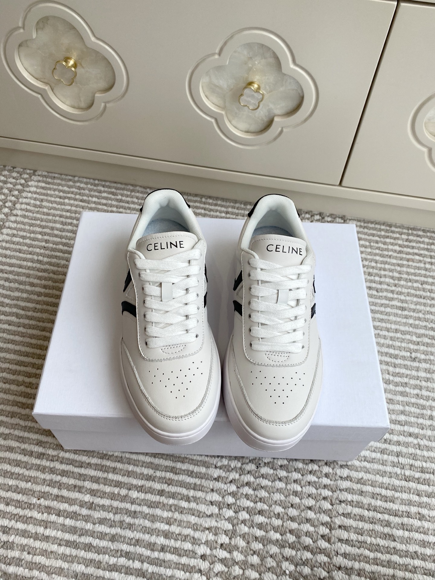 NO:475787,Thin sole, thick sole, Celine Celine, new height-enhancing artifact, thick sole, small white shoes, top quality, small white shoes, shoes, classic white, pure and clean. The lines of the shoe body are smooth and neat, simple and high-end. Contrasting lines of different colors Original imported calfskin/sheepskin breathable mesh inner thick sole 5cm original mold opening tpu outsole size35-40 (41 customization, no return and exchange), casual shoes/sports shoes, celine, celine, sneakers, cowhide, sheepskin19860909批薄底 厚底 Celine赛琳 新款增高神器厚底小白鞋运动鞋 顶级品质 小白鞋板鞋,以经典白色为基调,纯粹又干净.鞋身的线条流畅利落, 简约中透着高级感.不同颜色的撞色线条装饰 原版进口小牛皮/羊皮透气网内里 厚底5cm 原版开模tpu大底 size35-40（41定制不退换）,休闲鞋/运动鞋,celine,celine,sneakers,cowhide,sheepskin,Women's Shoes