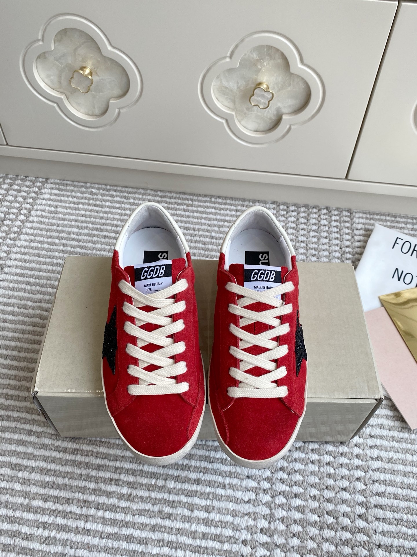 NO:475890,Complaints for women, men, purchasing grade GGDB Golden Goos* 25ss, German training shoes, retro old casual sneakers, ggdb classic couples' small dirty shoes, to the point of being red, white shoes, and various small dirty shoes!  Celebrity private server demonstration × It’s so versatile!  No need to worry about washing shoes anymore!  Original custom cowhide (the essence of old making) inner towel + cowhide foot pad, original mold opening 3.5cm high-rise latex insole, irregular hand-polished torn upper, even the sole is polished and worn. Original custom water-dyed cowhide inner cowhide, outsole TPU outsole Size35-45, same style for men and women, casual shoes/sports shoes, sneakers, cowhide19860909批女 男 代购级GGDB Golden Goos* 25ss 德训鞋 复古做旧休闲运动鞋 ggdb经典情侣款小脏鞋 火红程度上怼小白鞋,下踩各类小脏鞋！ 明星私服上脚示范 ×就是这么百搭 ！再也不用担心洗鞋的问题啦！ 鞋面原版定制牛皮（做旧精髓所在）内里毛巾+牛皮垫脚,原版开模3.5cm内增高乳胶鞋垫 不规则手工打磨做破鞋面,就连鞋底也是打磨做旧的 鞋面原版定制水染牛皮 内里牛里 大底TPU大底 Size35-45 男女同款,休闲鞋/运动鞋,sneakers,cowhide,Women's Shoes