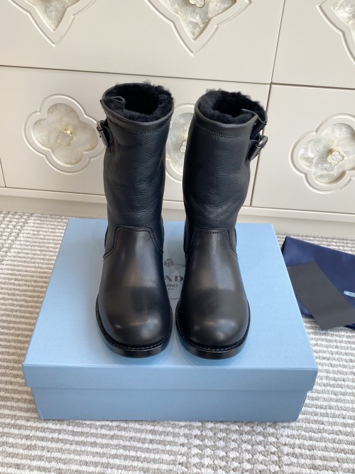 Prada Wrinkled Leather Biker Boots Fall/Winter New Collection - Short Boots 42 Prada Wrinkled Leather Biker Boots Fall/Winter New Collection - Short Boots