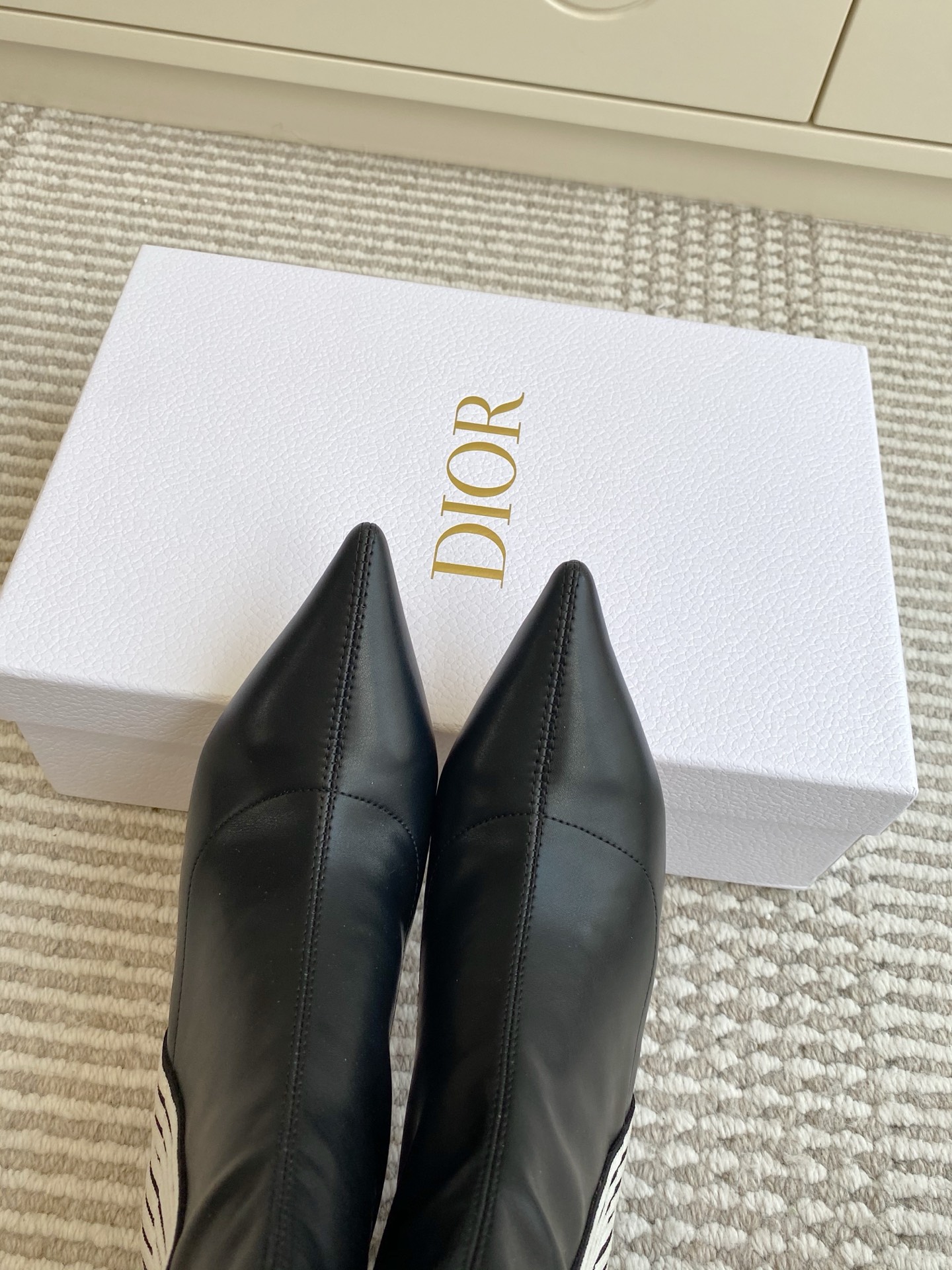 Dior 迪奥〰️秋冬新款🆕Optical-D刺绣织带弹力高筒靴 瘦腿女靴 ✔️明星同款CD字母logo立体刺绣提花Gr Dior 迪奥〰️秋冬新款🆕Optical-D刺绣织带弹力高筒靴 瘦腿女靴 ✔️明星同款CD字母logo立体刺绣提花Gr
