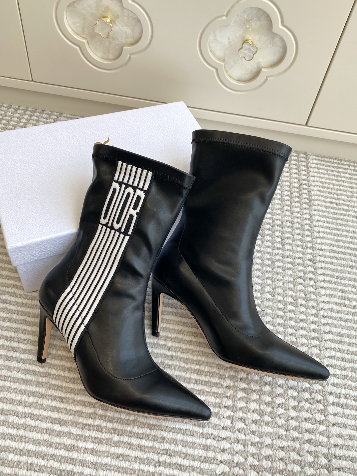 Dior 迪奥〰️秋冬新款🆕Optical-D刺绣织带弹力高筒靴 瘦腿女靴 ✔️明星同款CD字母logo立体刺绣提花Gr