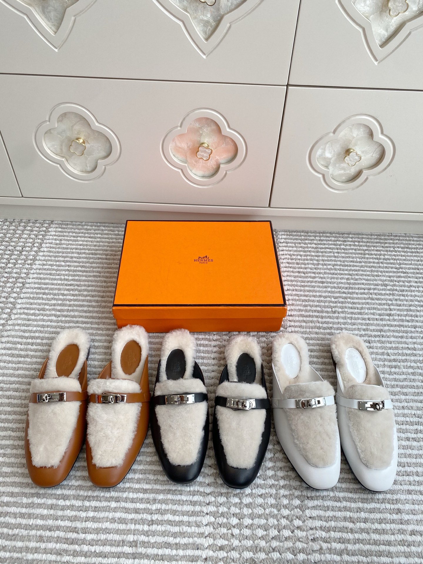 NO:543247,Hermes Kelly buttoned wool muller slippers 35-41, semi-dragged fur shoes, hermes, slippers19860909Hermes·Kelly扣羊毛穆勒拖鞋·35-41,半拖毛毛鞋,hermes,slippers,Women's Shoes