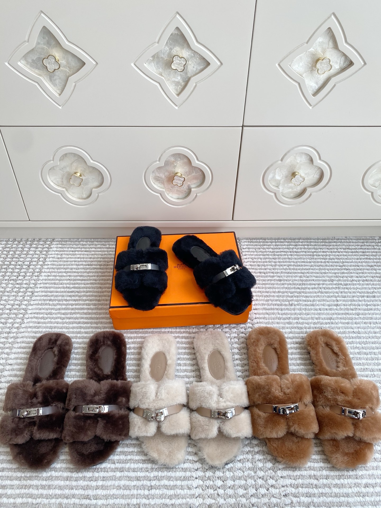 NO:543241,Hermes·Kelly buckle·Mao Frispy Slippers·35-41,Mao Frispy Slippers, hermes, slippers19860909Hermes·Kelly扣·毛毛拖鞋·35-41,毛毛鞋拖鞋,hermes,slippers,Women's Shoes