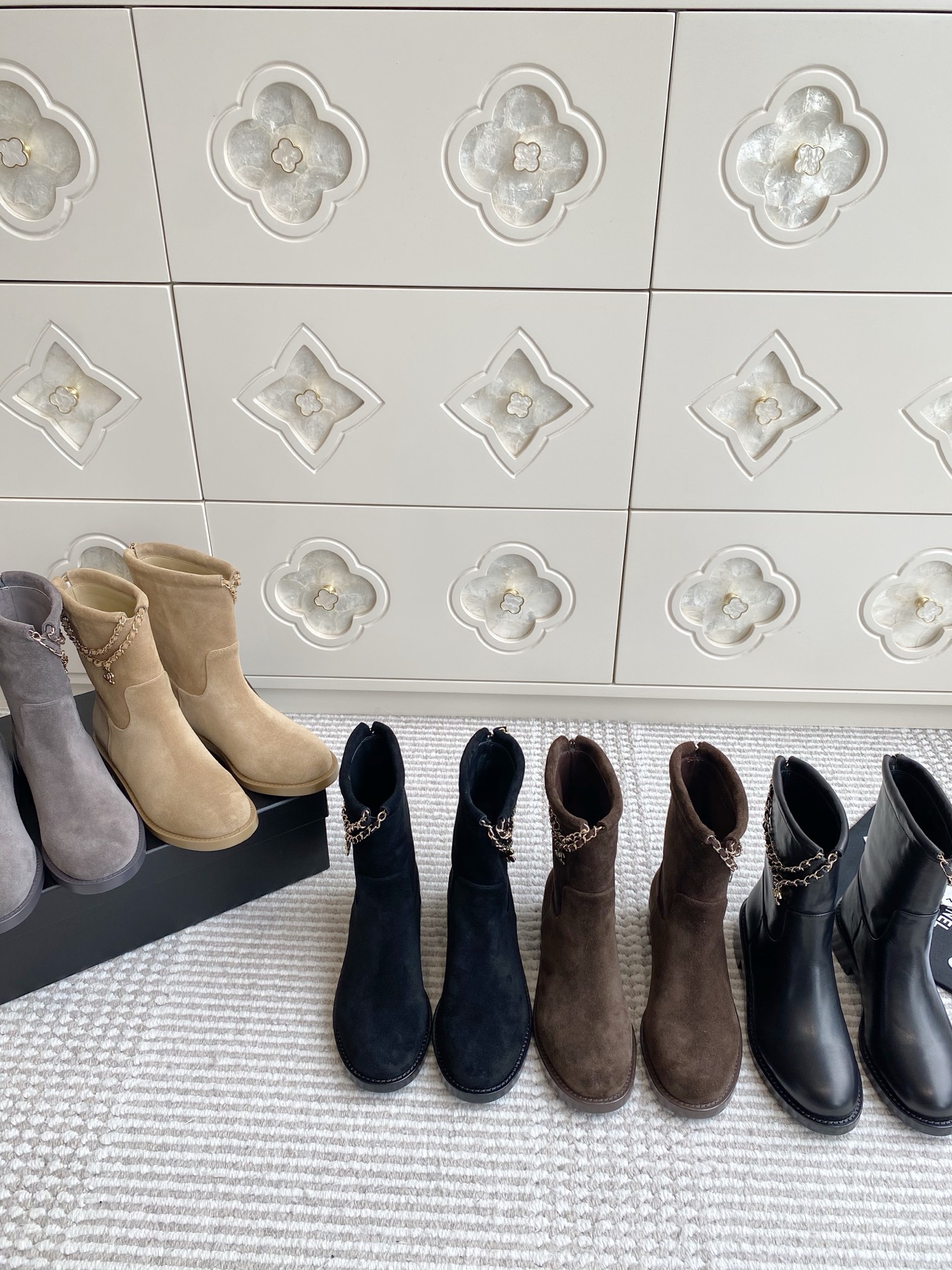 NO:543239,Chanel · 25 new suede chain short boots · 35-41, boots, chanel, boots, chamois leather19860909Chanel·25新款麂皮绒链条短靴·35-41,靴子,chanel,boots,chamois leather,Women's Shoes