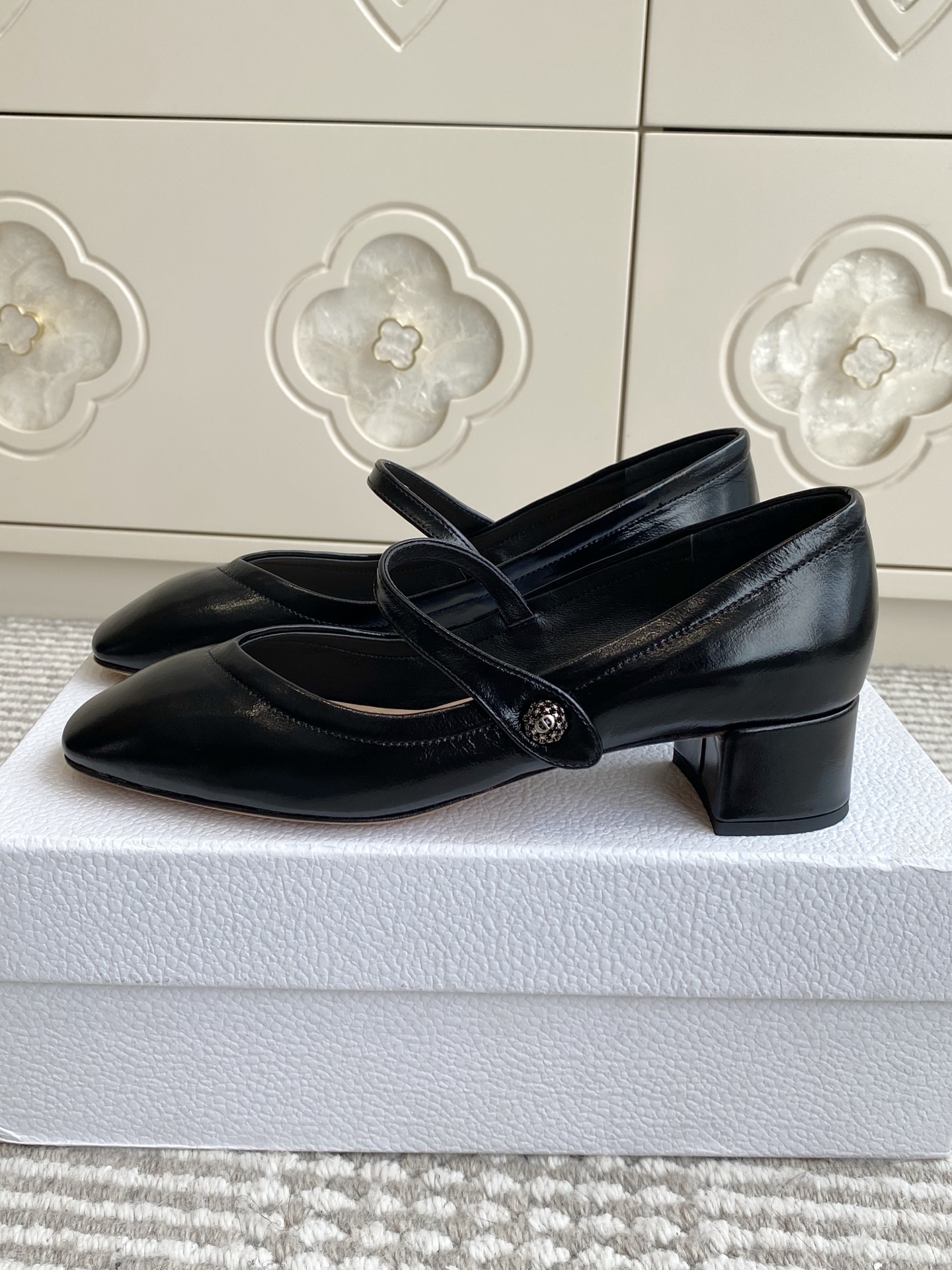 🐳Dior 迪奥 2025新款🆕D-New Ballet 粗跟圆头玛丽珍单鞋✔️材质：鞋面进口牛皱漆皮✔