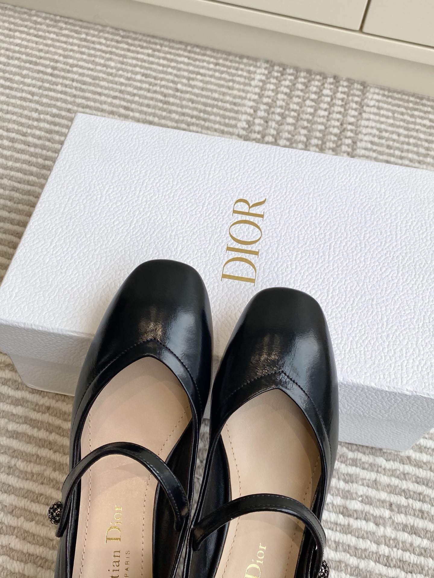 🐳Dior 迪奥 2025新款🆕D-New Ballet 粗跟圆头玛丽珍单鞋✔️材质：鞋面进口牛皱漆皮✔