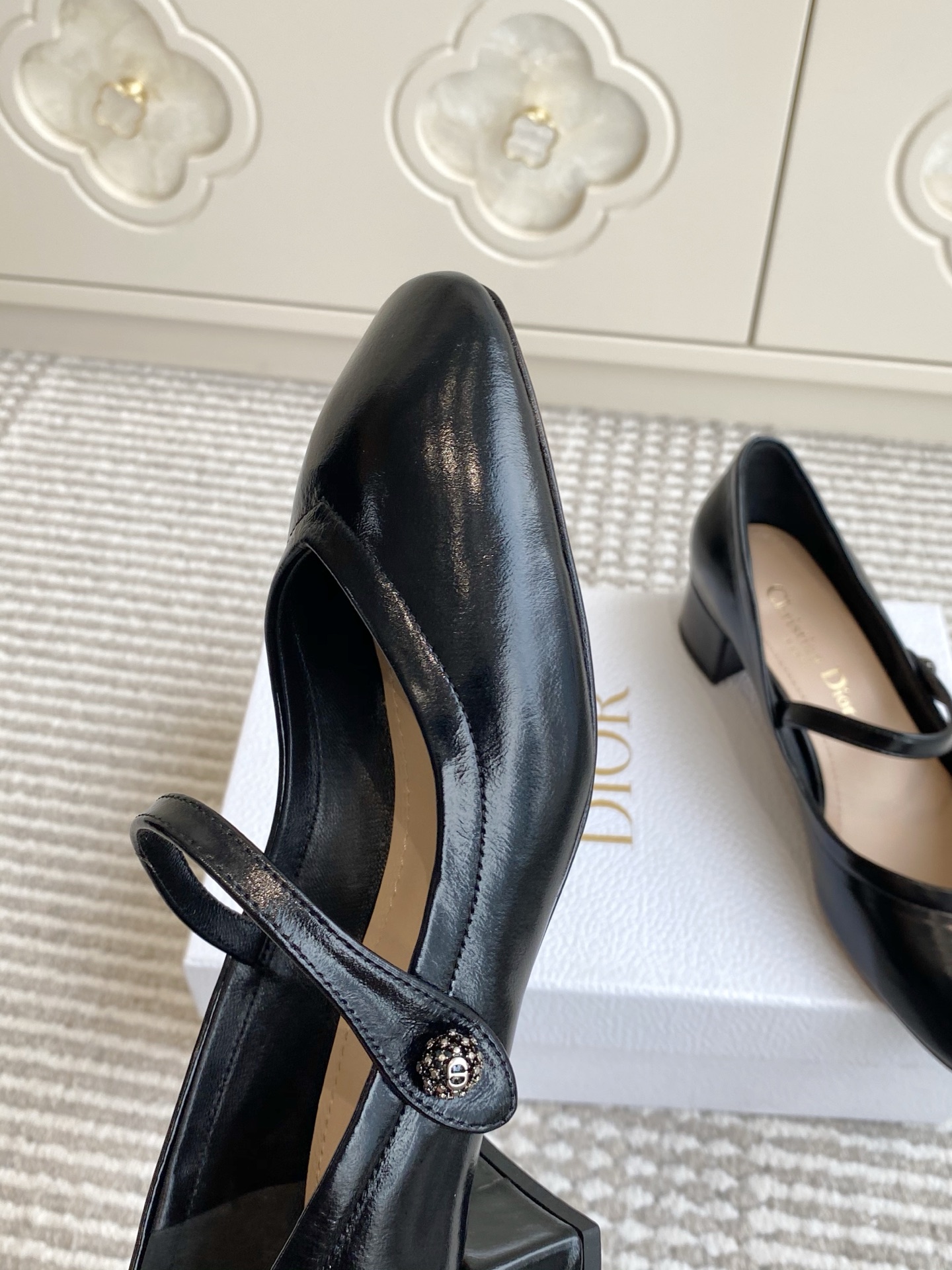 🐳Dior 迪奥 2025新款🆕D-New Ballet 粗跟圆头玛丽珍单鞋✔️材质：鞋面进口牛皱漆皮✔