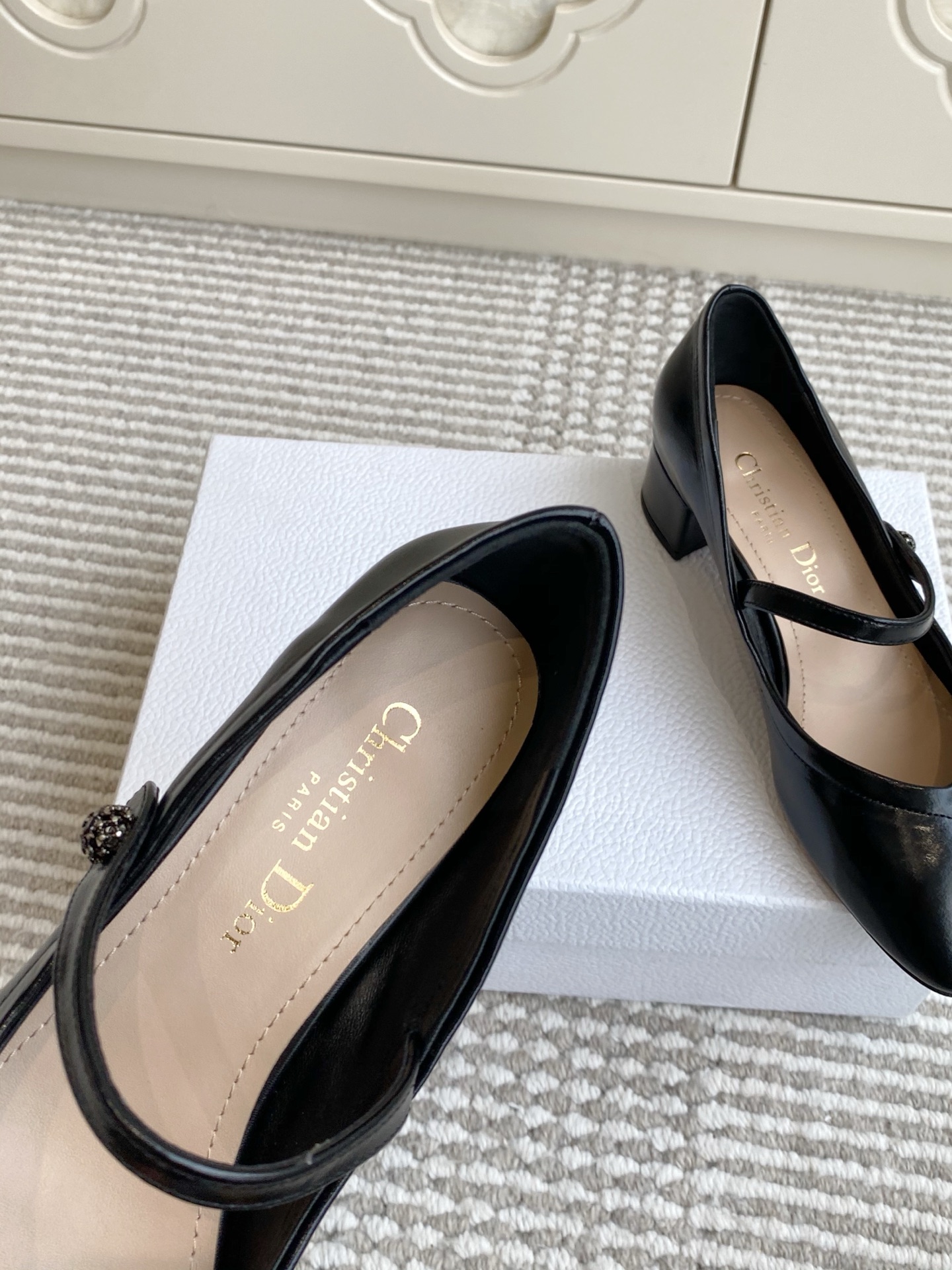 🐳Dior 迪奥 2025新款🆕D-New Ballet 粗跟圆头玛丽珍单鞋✔️材质：鞋面进口牛皱漆皮✔