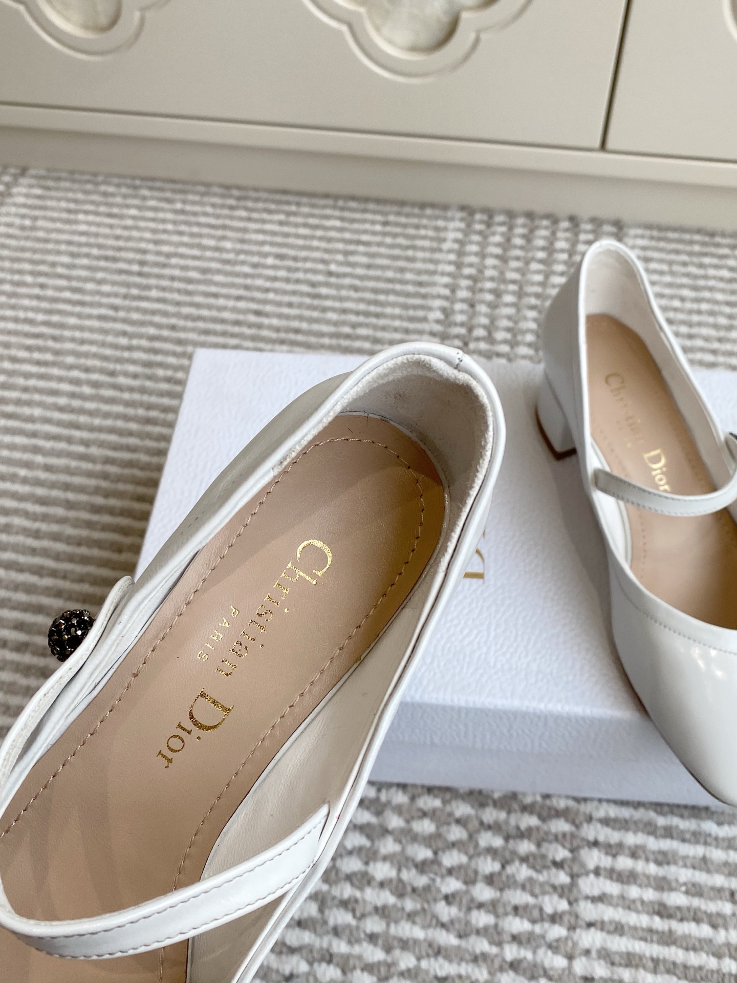 🐳Dior 迪奥 2025新款🆕D-New Ballet 粗跟圆头玛丽珍单鞋✔️材质：鞋面进口牛皱漆皮✔