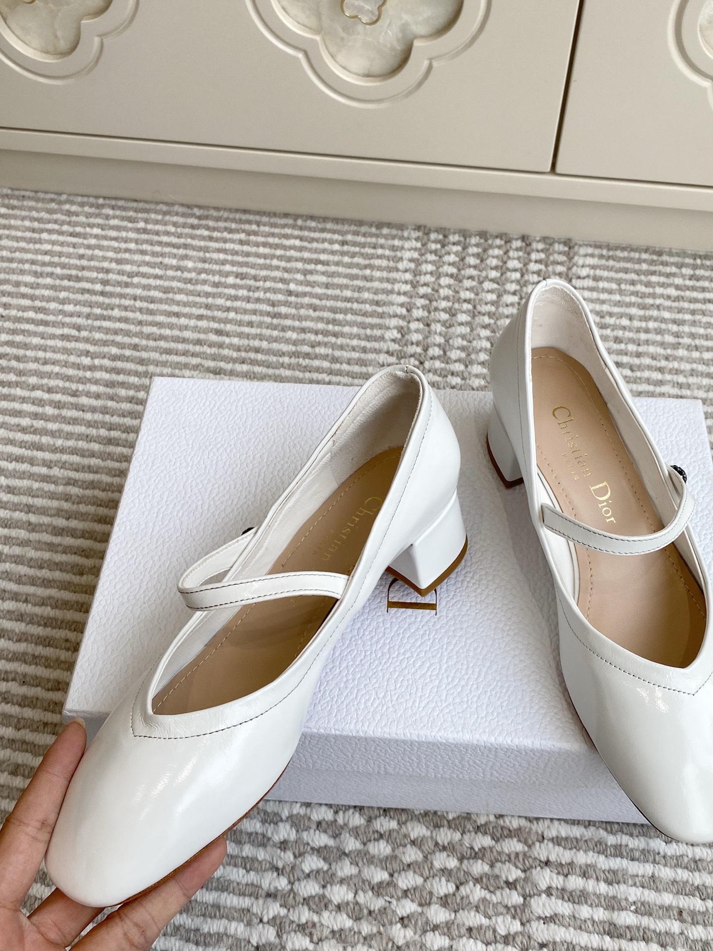 🐳Dior 迪奥 2025新款🆕D-New Ballet 粗跟圆头玛丽珍单鞋✔️材质：鞋面进口牛皱漆皮✔