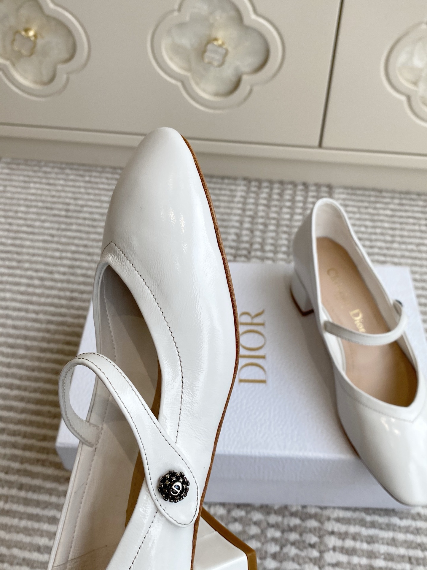 🐳Dior 迪奥 2025新款🆕D-New Ballet 粗跟圆头玛丽珍单鞋✔️材质：鞋面进口牛皱漆皮✔