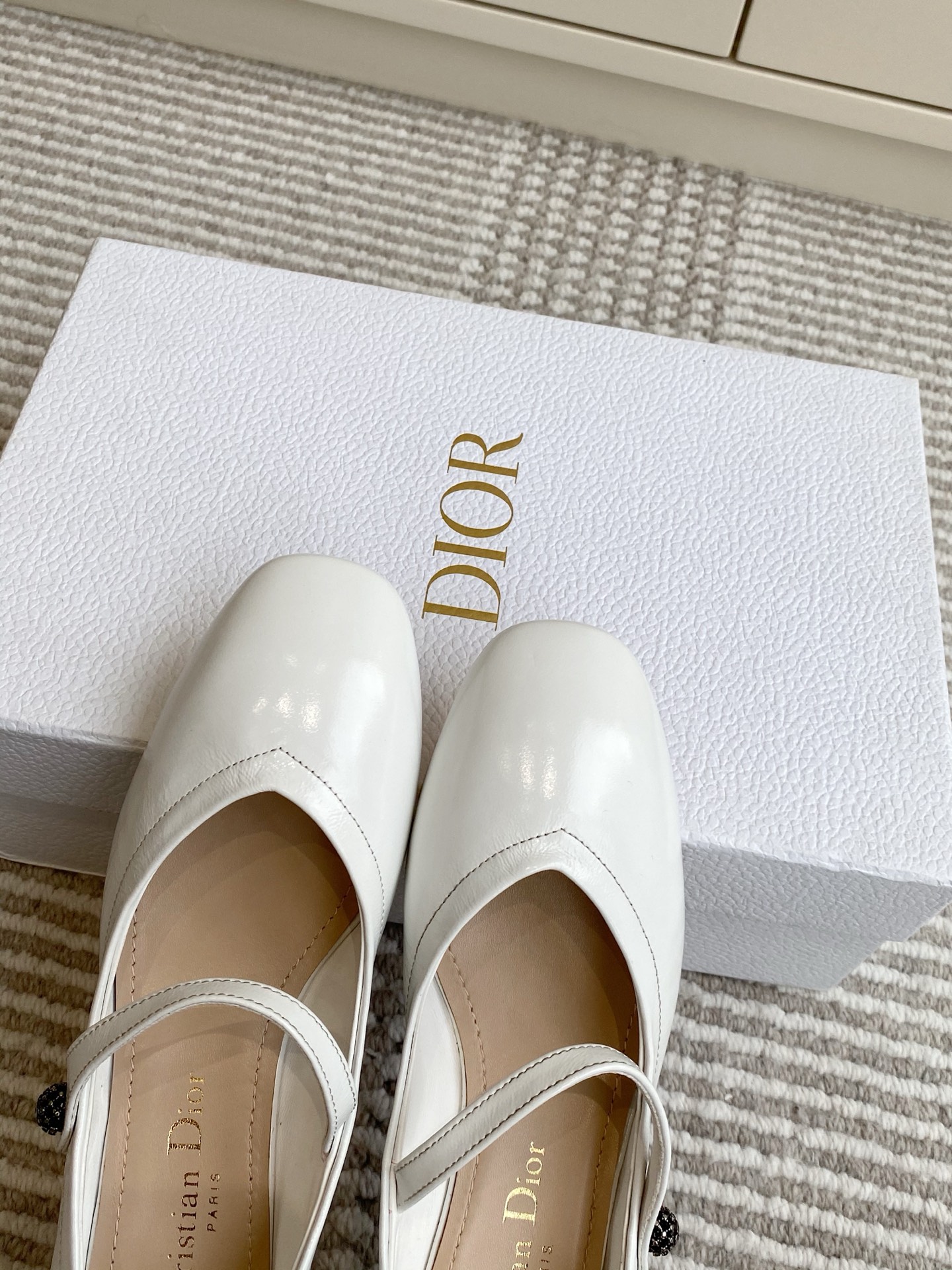 🐳Dior 迪奥 2025新款🆕D-New Ballet 粗跟圆头玛丽珍单鞋✔️材质：鞋面进口牛皱漆皮✔