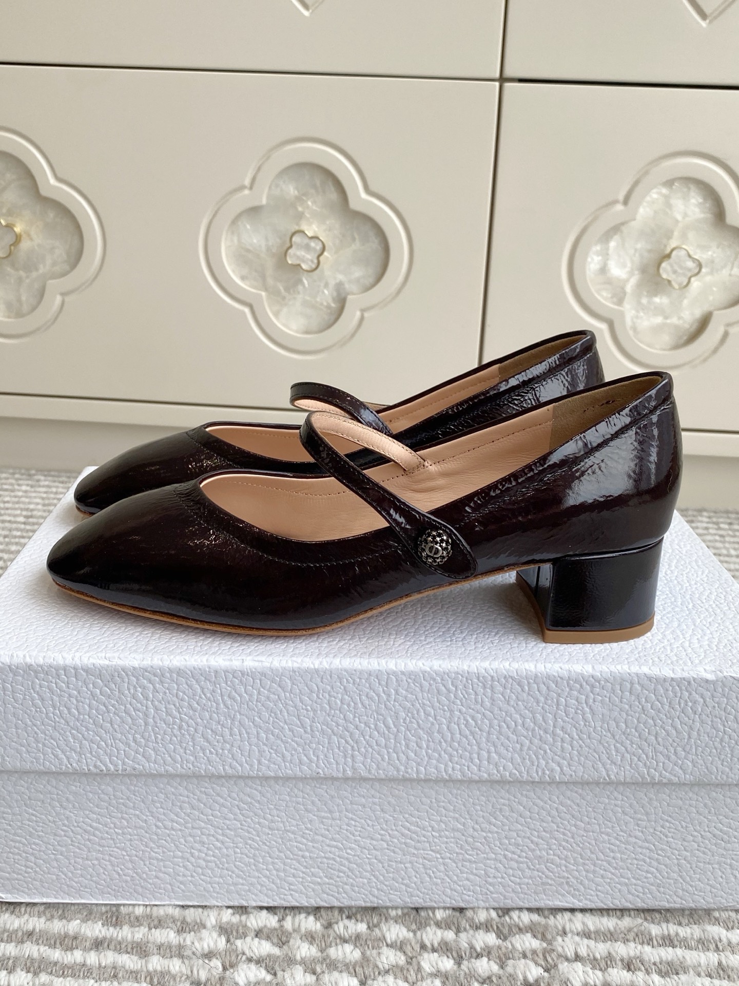 🐳Dior 迪奥 2025新款🆕D-New Ballet 粗跟圆头玛丽珍单鞋✔️材质：鞋面进口牛皱漆皮✔