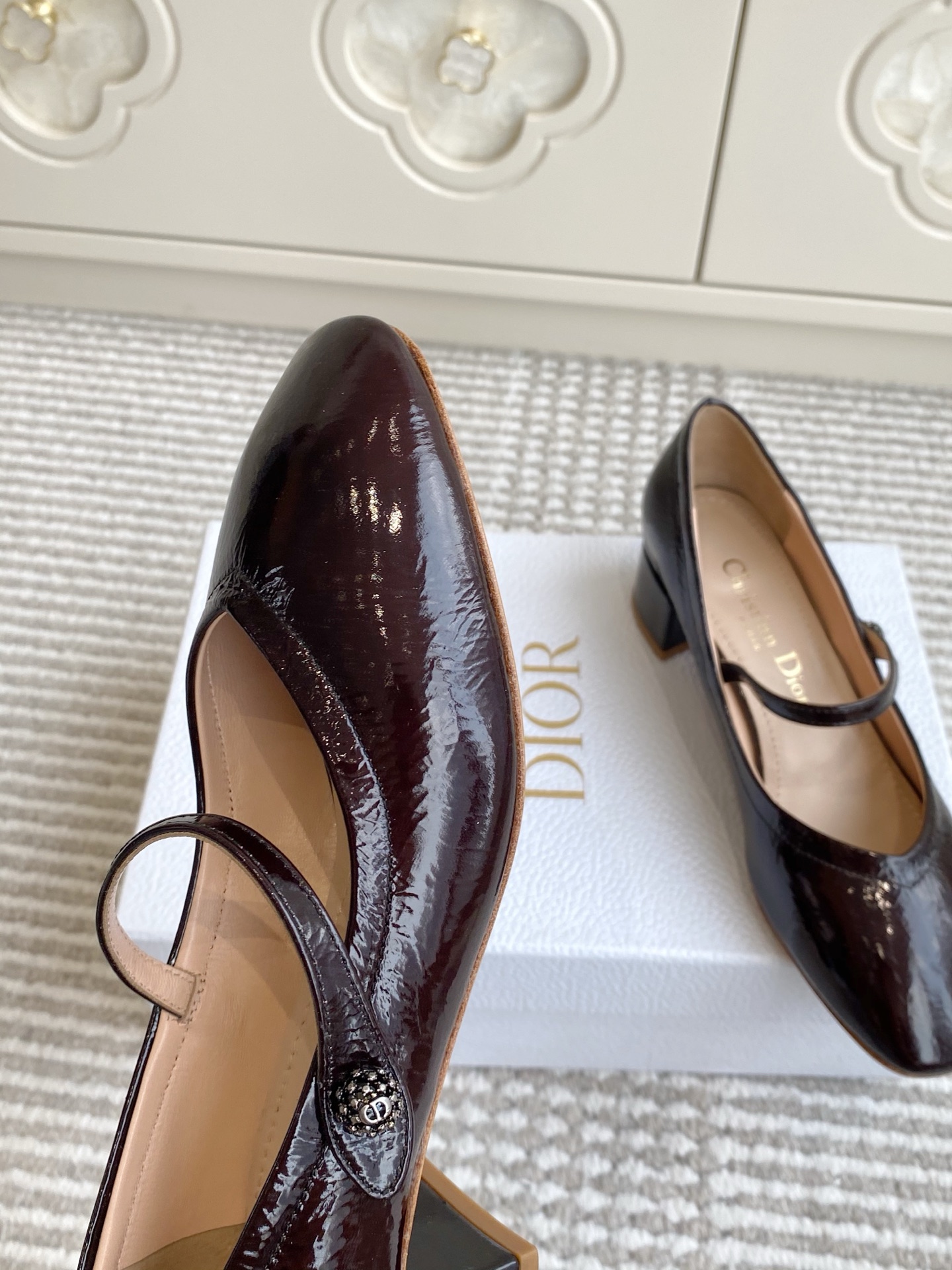 🐳Dior 迪奥 2025新款🆕D-New Ballet 粗跟圆头玛丽珍单鞋✔️材质：鞋面进口牛皱漆皮✔