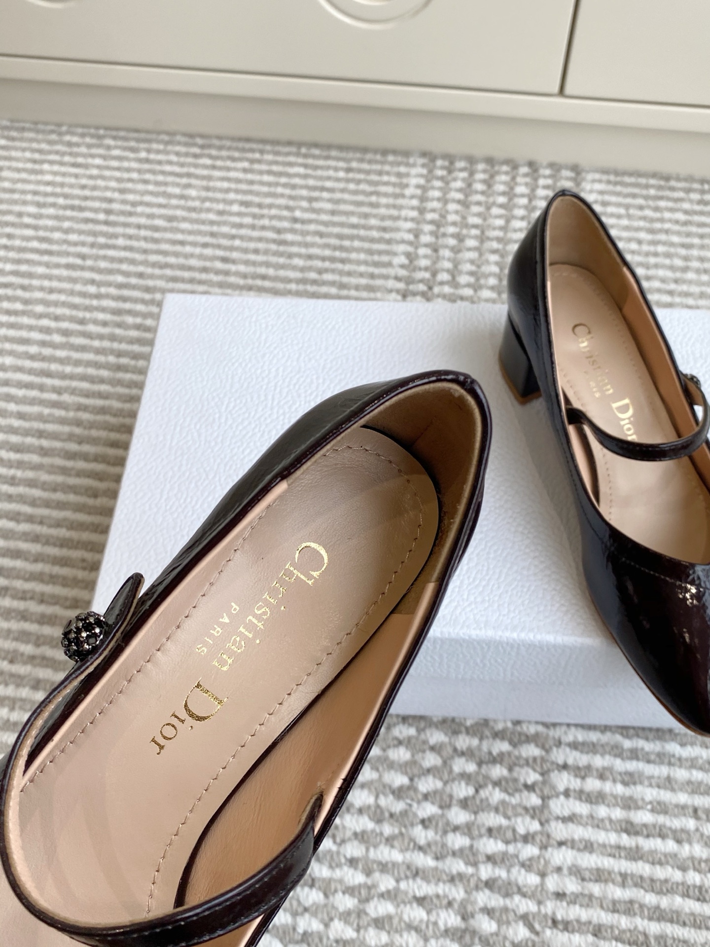 🐳Dior 迪奥 2025新款🆕D-New Ballet 粗跟圆头玛丽珍单鞋✔️材质：鞋面进口牛皱漆皮✔