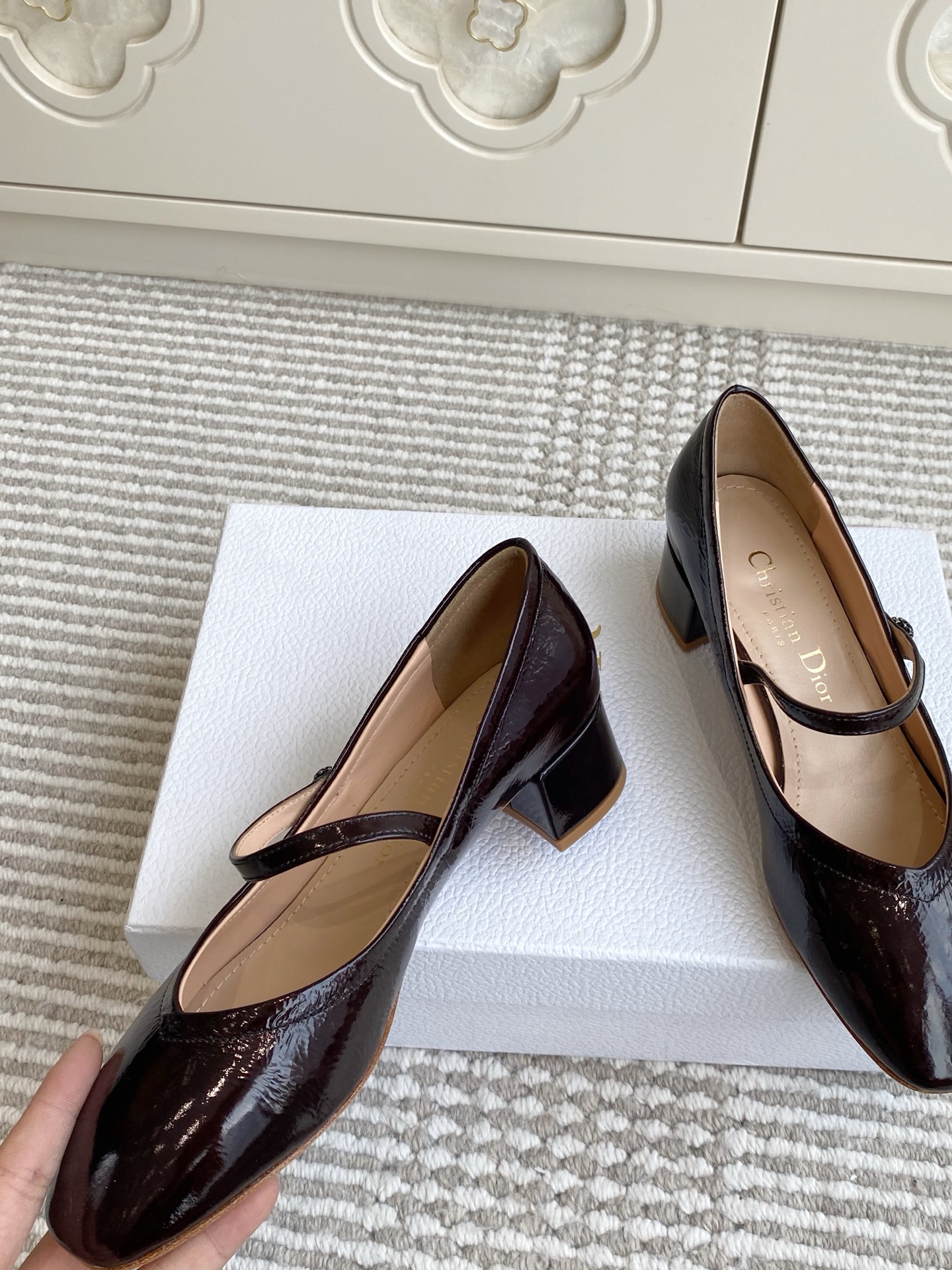 🐳Dior 迪奥 2025新款🆕D-New Ballet 粗跟圆头玛丽珍单鞋✔️材质：鞋面进口牛皱漆皮✔