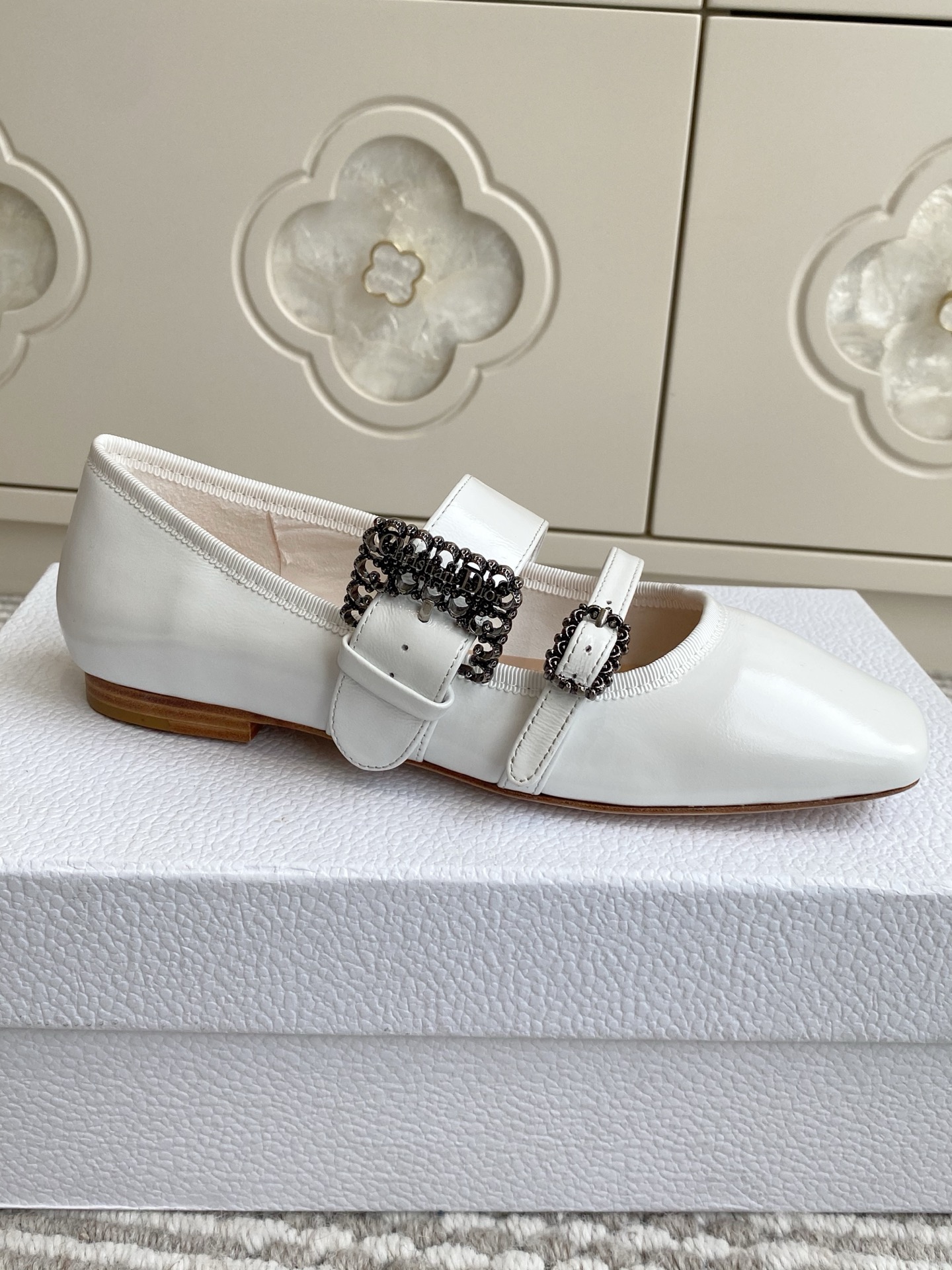 🐳Dior 迪奥 2025新款🆕D-New Ballet 粗跟圆头玛丽珍单鞋✔️材质：鞋面进口牛皱漆皮✔