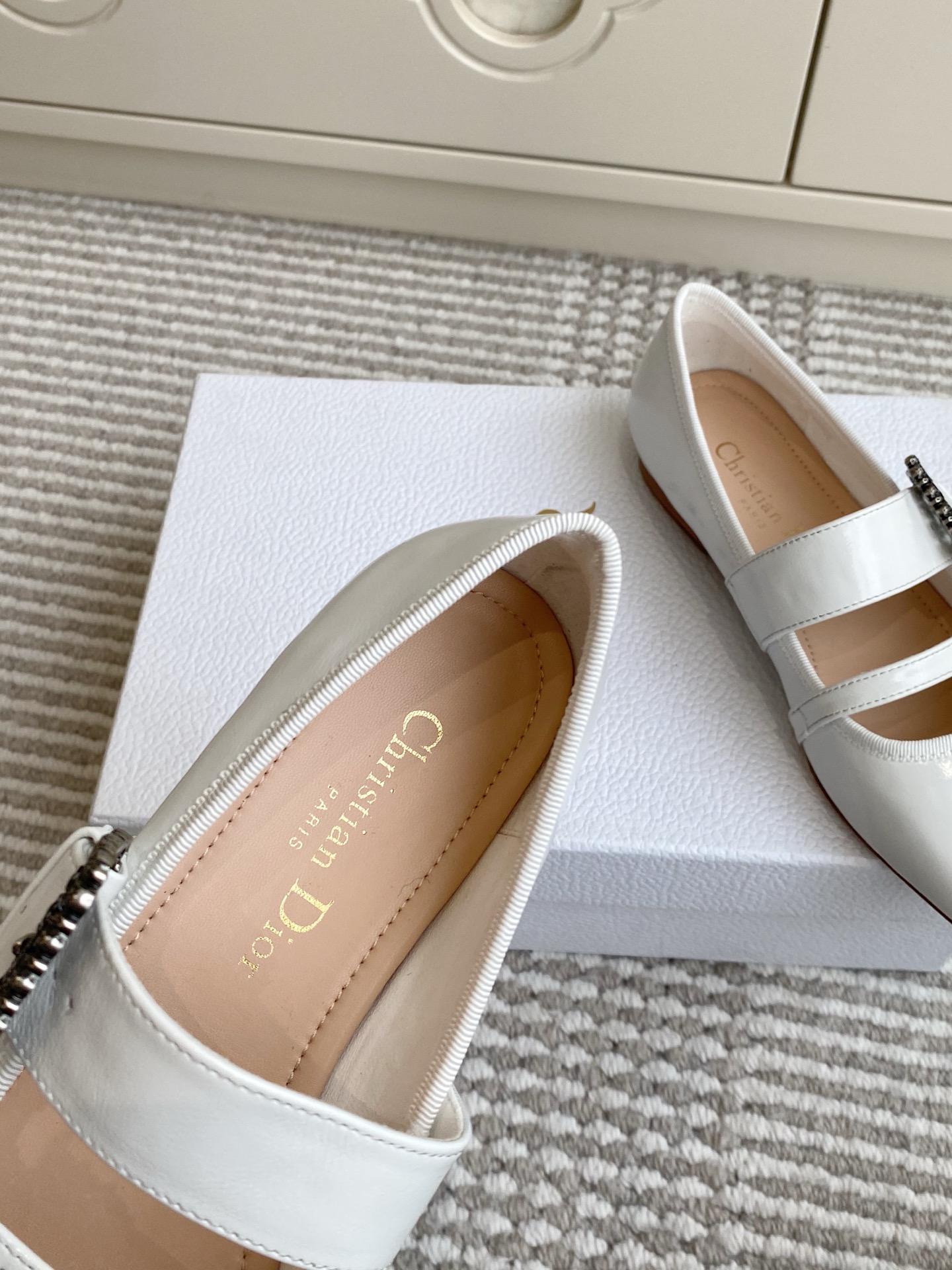 🐳Dior 迪奥 2025新款🆕D-New Ballet 粗跟圆头玛丽珍单鞋✔️材质：鞋面进口牛皱漆皮✔