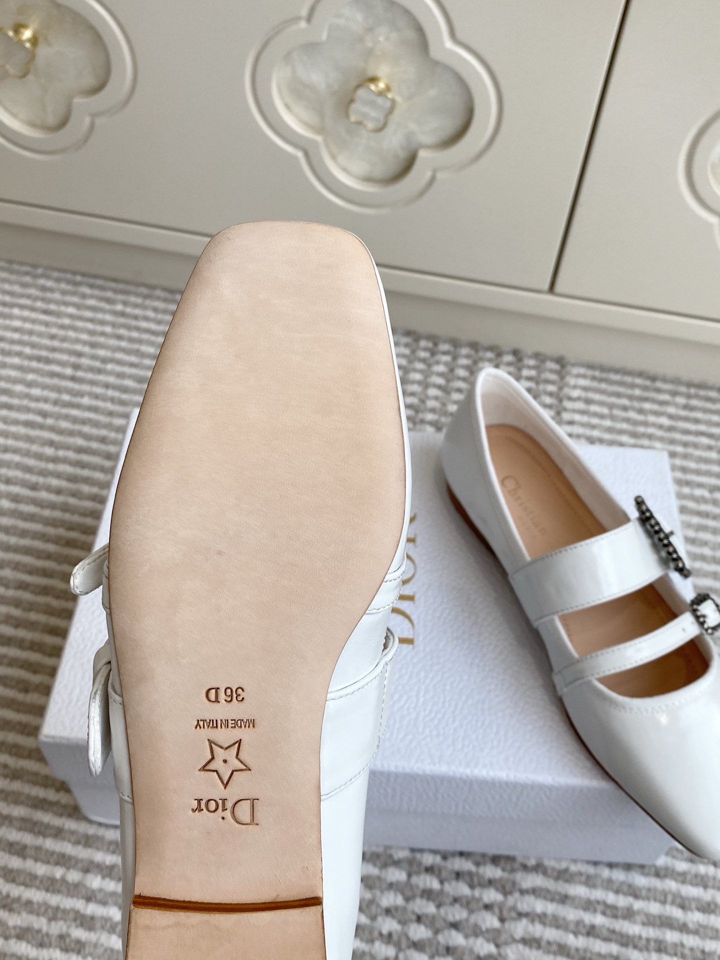 🐳Dior 迪奥 2025新款🆕D-New Ballet 粗跟圆头玛丽珍单鞋✔️材质：鞋面进口牛皱漆皮✔