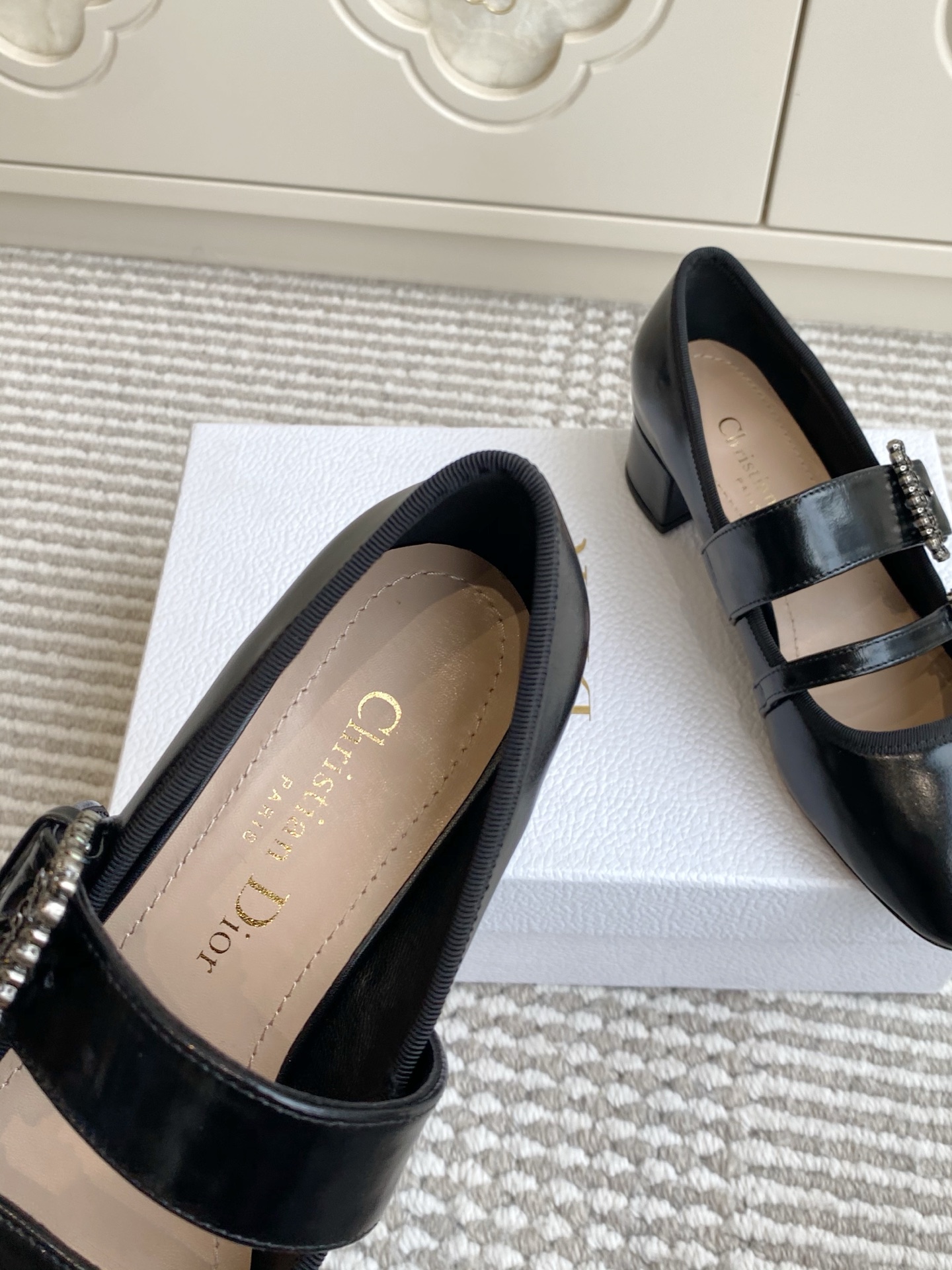 🐳Dior 迪奥 2025新款🆕D-New Ballet 粗跟圆头玛丽珍单鞋✔️材质：鞋面进口牛皱漆皮✔