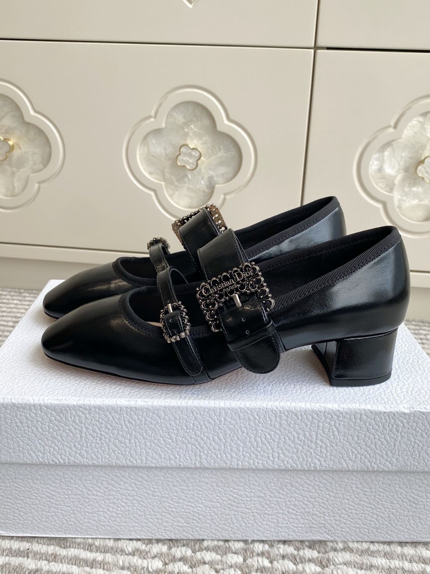 🐳Dior 迪奥 2025新款🆕D-New Ballet 粗跟圆头玛丽珍单鞋✔️材质：鞋面进口牛皱漆皮✔