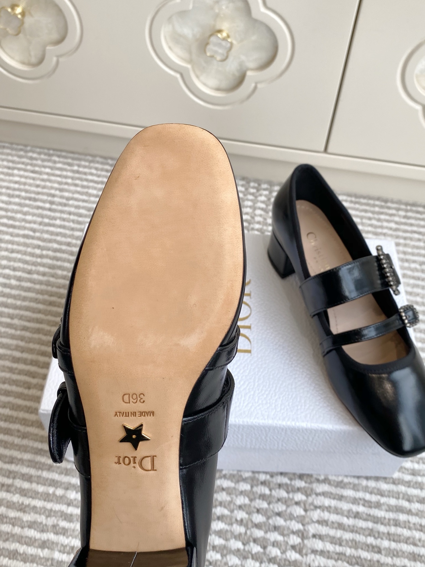 🐳Dior 迪奥 2025新款🆕D-New Ballet 粗跟圆头玛丽珍单鞋✔️材质：鞋面进口牛皱漆皮✔