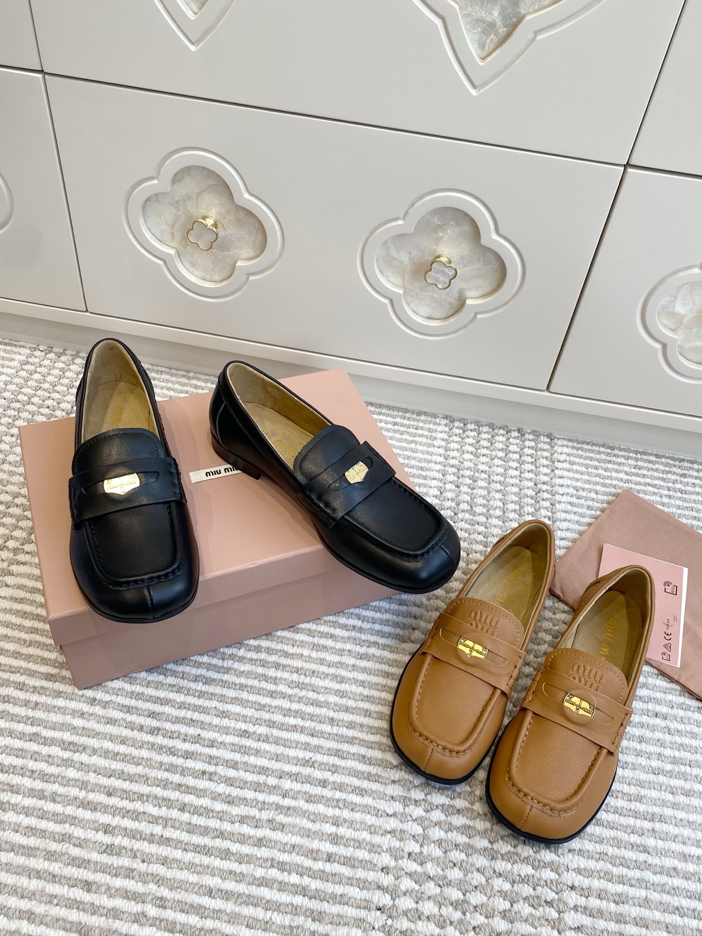 NO:560106,miumiu·gold coin loafers·35-40,loafers,miumiu,loafers19860909miumiu·金币乐福鞋·35-40,乐福鞋,miumiu,loafers,Women's Shoes