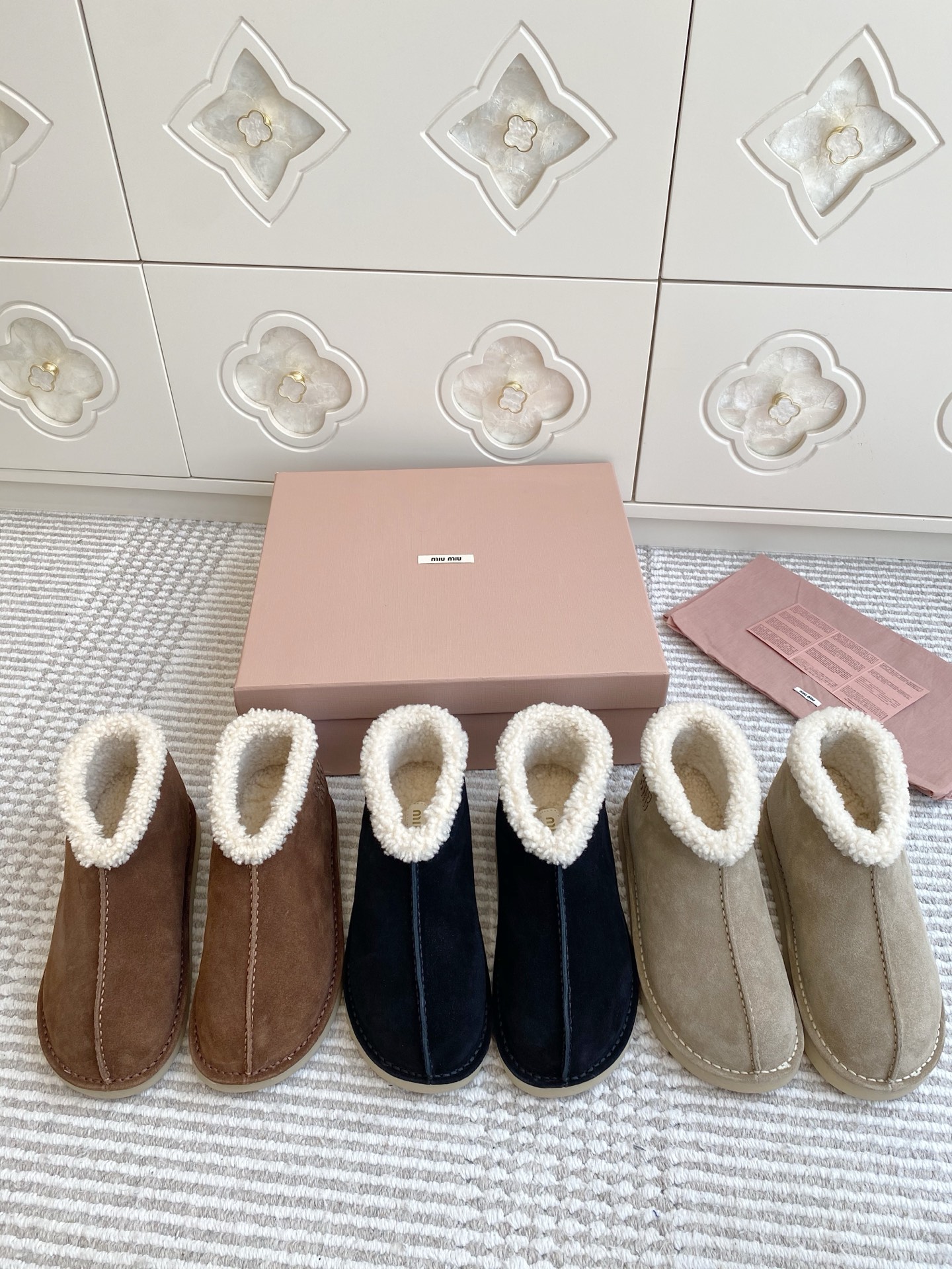 NO:561758,Miumiu·wool snow boots·35-41,snow boots,miumiu,boots19860909Miumiu·羊毛雪地靴·35-41,雪地靴,miumiu,boots,Women's Shoes