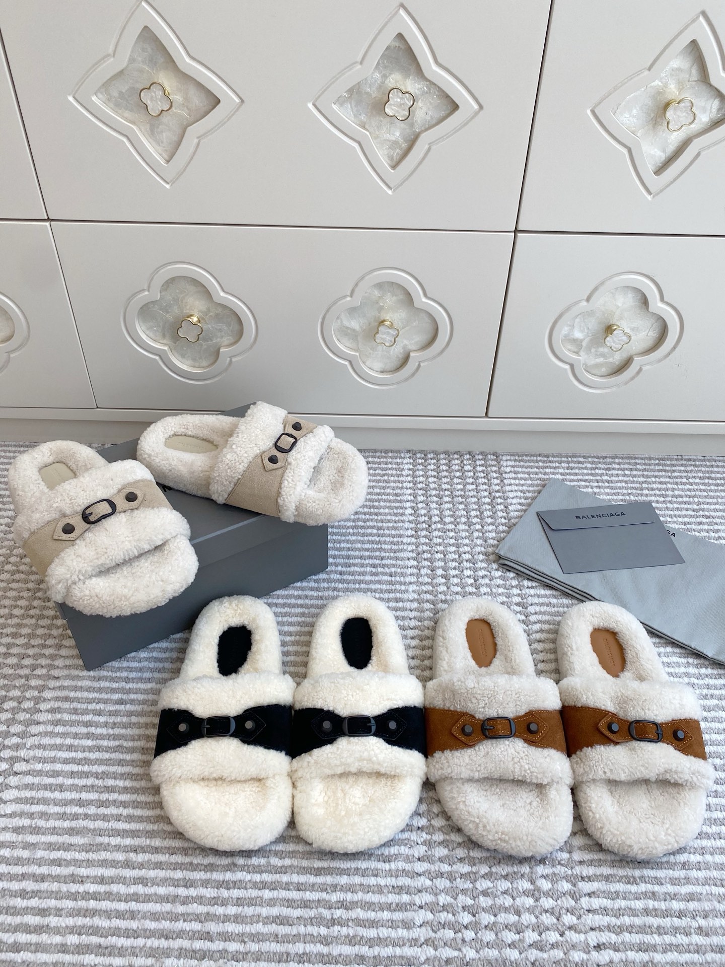 NO:645792,Balenciaga·thick-soled lambswool slippers·35-41,wool shoes and slippers,balenciaga,slippers19860909Balenciaga·厚底羊羔毛拖鞋·35-41,毛毛鞋拖鞋,balenciaga,slippers,Women's Shoes