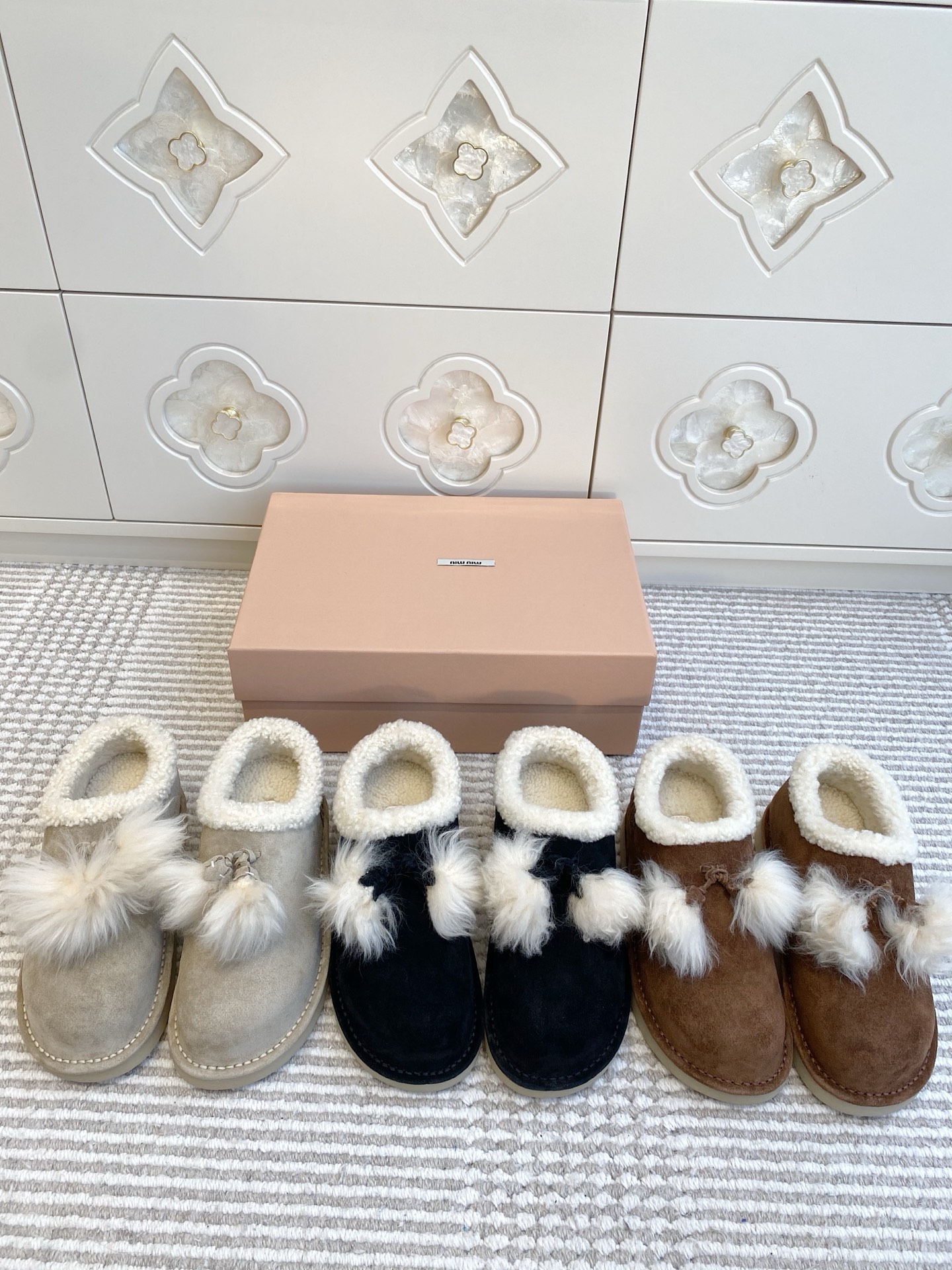 NO:645563,Miumiu·wool snow boots·35-41,wool shoes,miumiu,boots19860909Miumiu·羊毛雪地靴·35-41,毛毛鞋,miumiu,boots,Women's Shoes