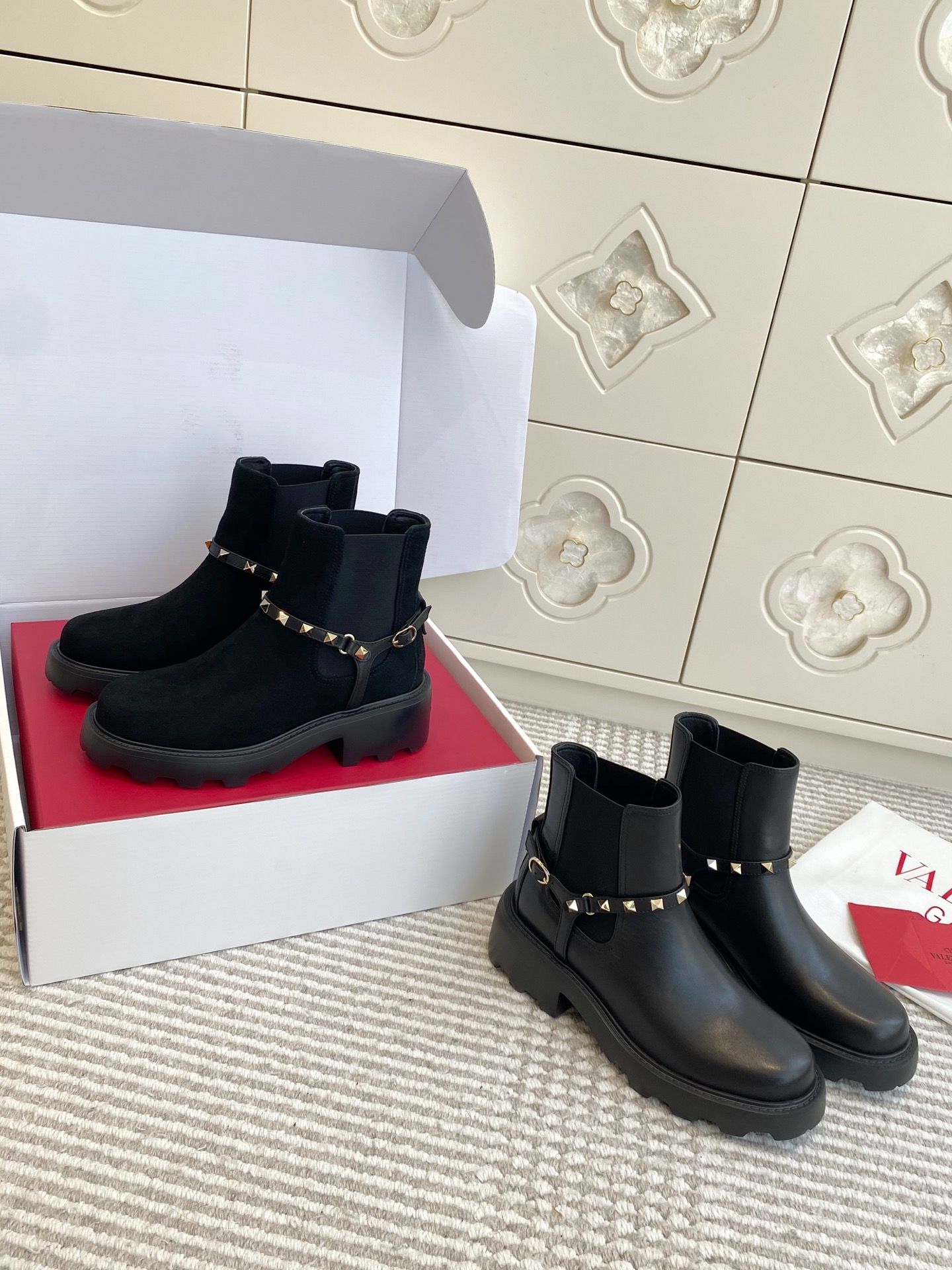 NO:668229,valentino·Rivet Chelsea boots·35-40,boots,valentino,boots19860909valentino·铆钉切尔西短靴·35-40,靴子,valentino,boots,Women's Shoes