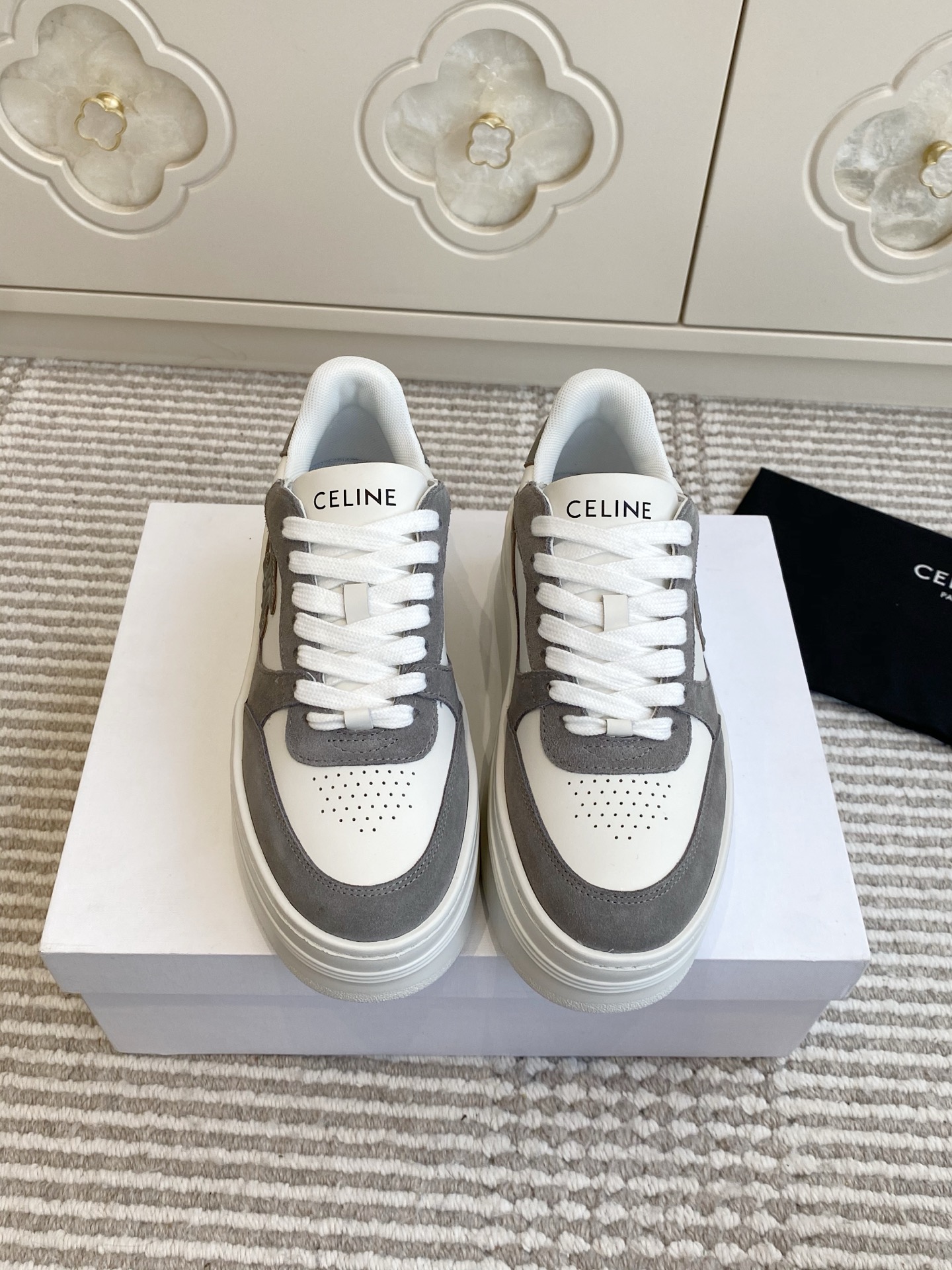 NO:668204,Batch Celine's new Arc de Triomphe · Height-increasing artifact thick-soled white shoes. Top quality. This series is really amazing, simple and versatile!  Original imported cowhide, thick sole 5cm, original molded TPU outsole, size 35-39 (40/41 customized, non-returnable), casual shoes/sports shoes, celine, celine, sneakers, cowhide19860909批 Celine赛琳 新款凯旋门·增高神器厚底小白鞋 顶级品质 这一系列真的是绝了,简约百搭！ 原版进口牛皮 厚底5cm 原版开模tpu大底 size35-39（40/41定制不退换）,休闲鞋/运动鞋,celine,celine,sneakers,cowhide,Women's Shoes