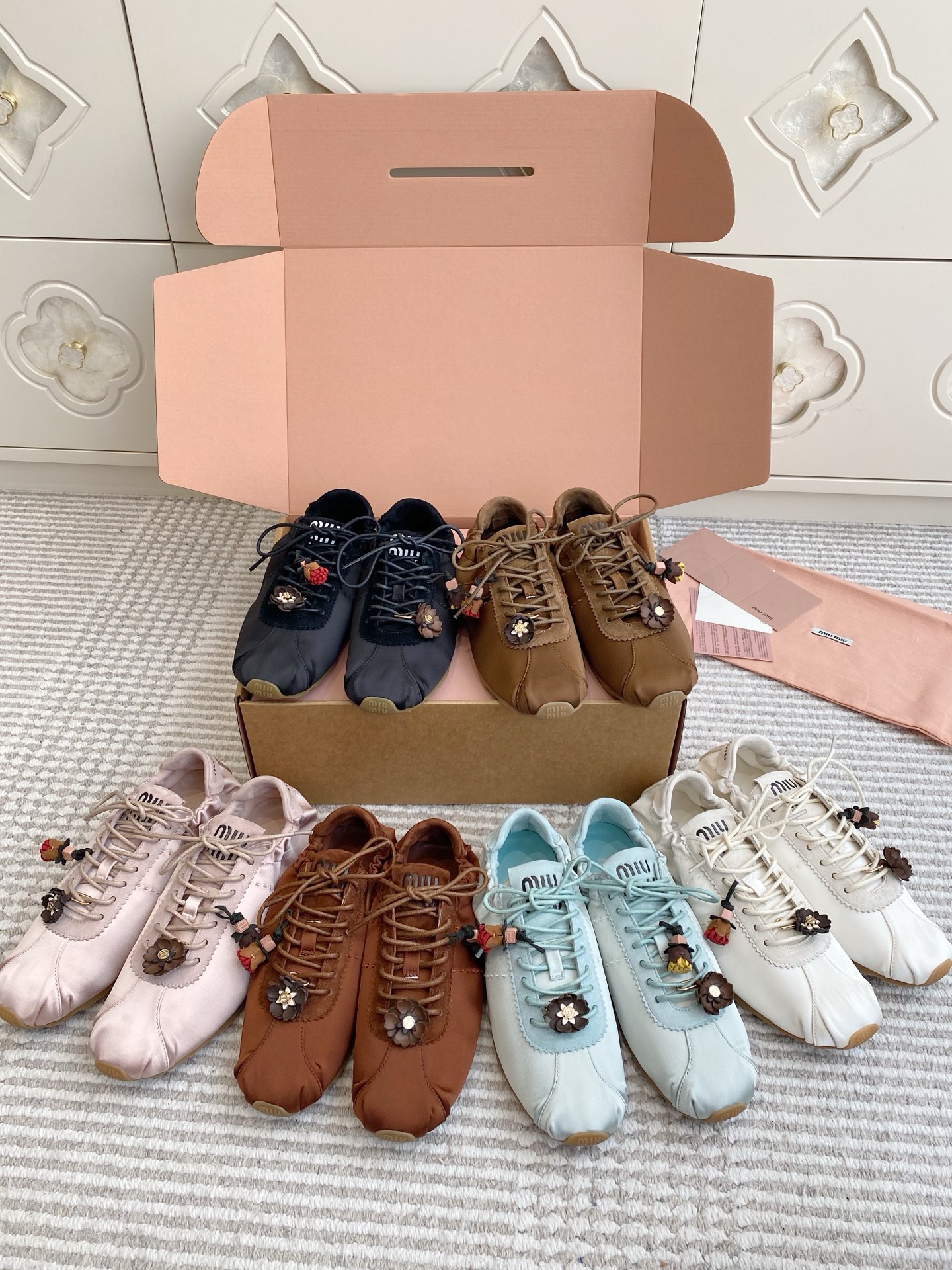 NO:707272,Miumiu·Silk ballet training shoes·35-41,casual shoes/sports shoes,miumiu,sneakers,real silk19860909Miumiu·真丝芭蕾德训鞋·35-41,休闲鞋/运动鞋,miumiu,sneakers,real silk,Women's Shoes