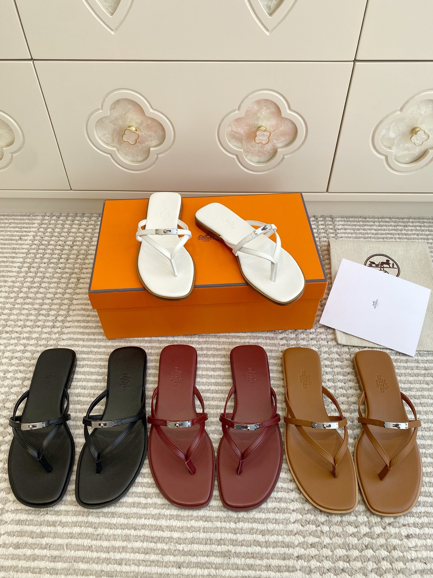 NO:707255,hermes·Kelly buckle thong flat slippers·35-42, split-toe shoes, hermes, slippers19860909hermes·Kelly扣夹趾平底拖鞋·35-42,分趾鞋,hermes,slippers,Women's Shoes