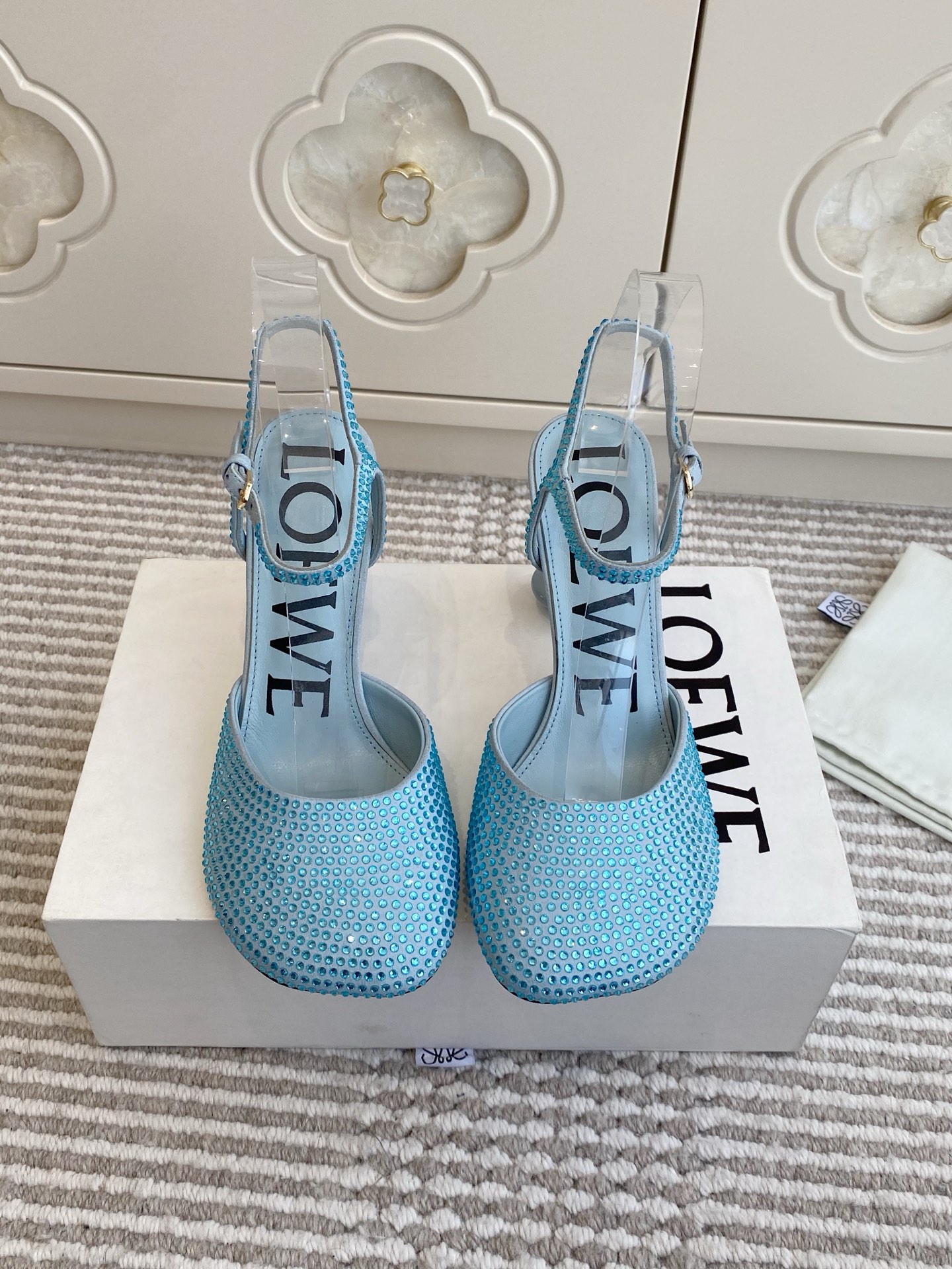 NO:723118,Loewe new Toy petal toe ballet Mary Jane back high-heeled sandals top quality imported lambskin/original imported high-temperature hot diamond/sheepskin lining genuine leather outsole flat bottom 10cm size35-39 (34.40.41 custom-made), sandals, loewe, loewe, sandals, mary jane, sheepskin, Leather soles19860909批 Loewe罗意威新品Toy花瓣鞋头芭蕾玛丽珍后空高跟凉鞋 顶级品质 进口小羊皮/原版进口高温烫钻/羊皮内里 真皮大底 平底 10cm size35-39（34.40.41定做）,凉鞋,loewe,loewe,sandals,mary jane,sheepskin,Leather soles,Women's Shoes