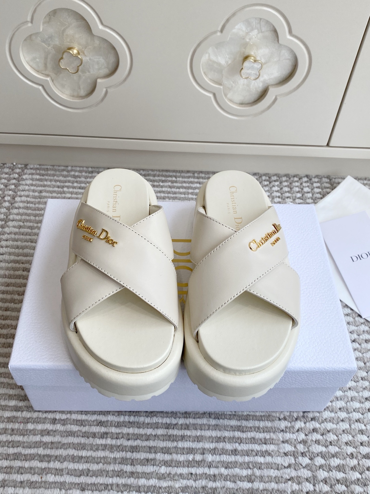 디올 모노그램 골드 샌들 레플리카 42167