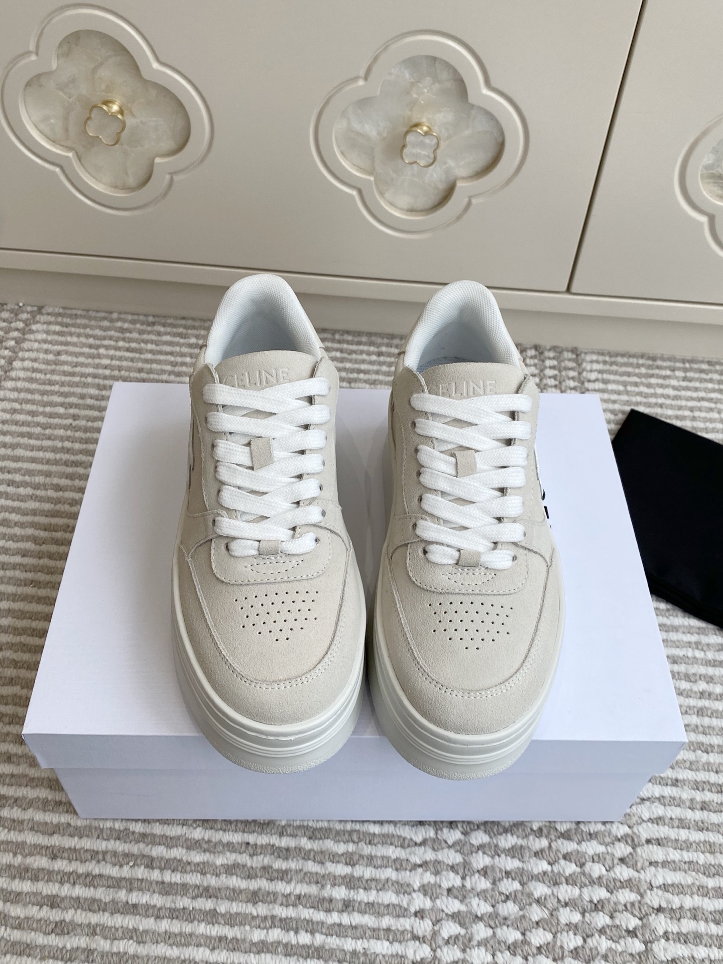 NO:760186,Batch Celine's new Arc de Triomphe · Height-increasing artifact thick-soled white shoes. Top quality. This series is really amazing, simple and versatile!  Original imported Niujing thick sole 5cm original molded TPU outsole size 35-39 (40/41 customized non-returnable), casual shoes/sports shoes, celine, celine, sneakers19860909批 Celine赛琳 新款凯旋门·增高神器厚底小白鞋 顶级品质 这一系列真的是绝了,简约百搭！ 原版进口牛京 厚底5cm 原版开模tpu大底 size35-39（40/41定制不退换）,休闲鞋/运动鞋,celine,celine,sneakers,Women's Shoes