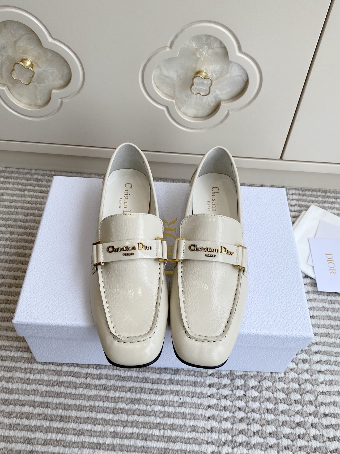 디올 메탈 램스킨 페이턴트 블랙 화이트 로퍼 레플리카 41799