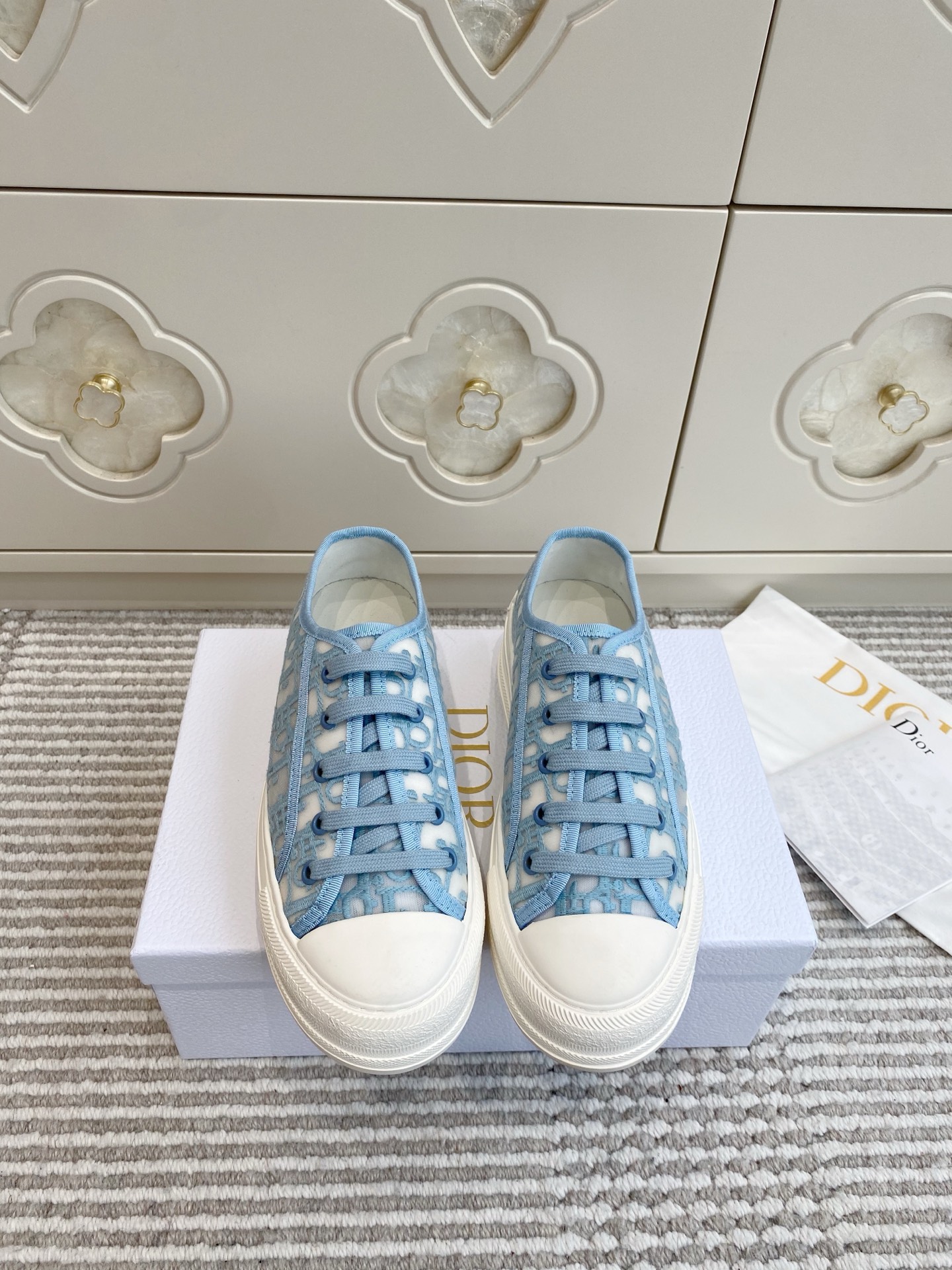 디올 램스킨 모노그램 스니커즈 레플리카 41802