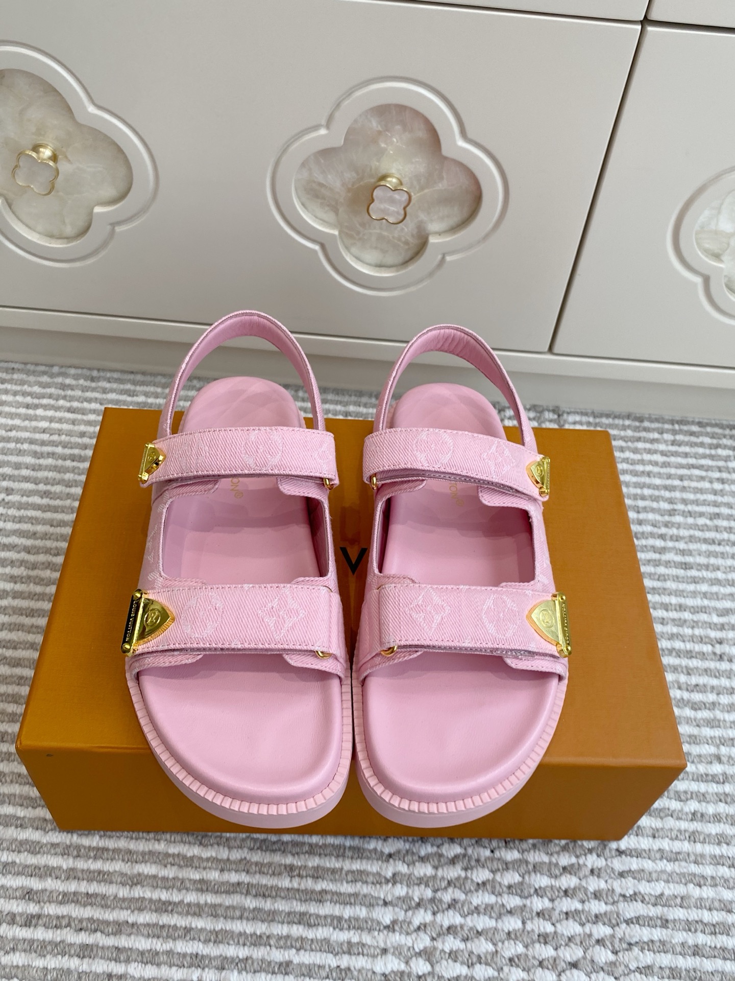 루이비통 벨크로 램스킨 모노그램 샌들 OG 레플리카 41751
