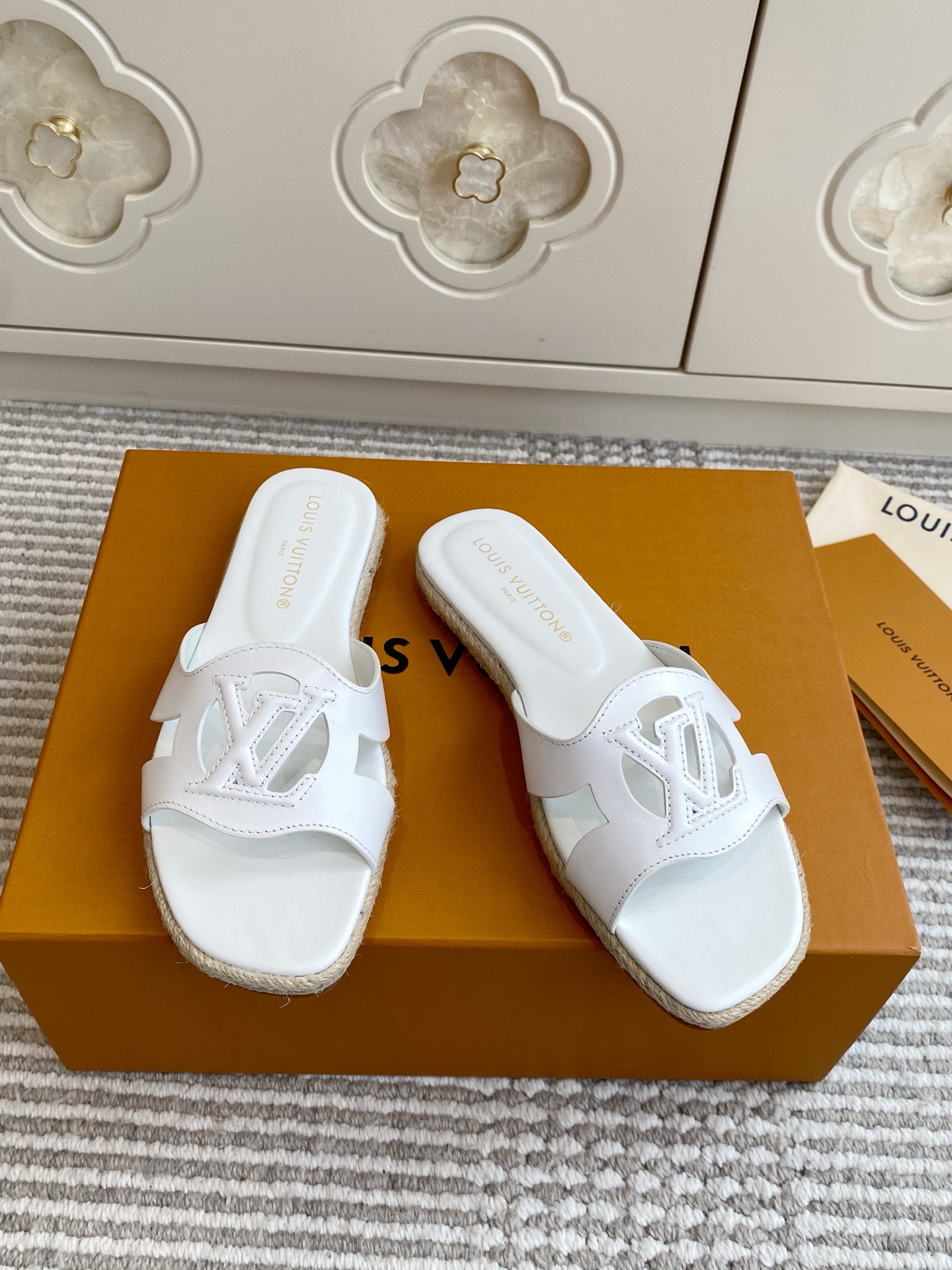 루이비통 신발 129156 Louis Vuitton Shoes 썸네일 이미지
