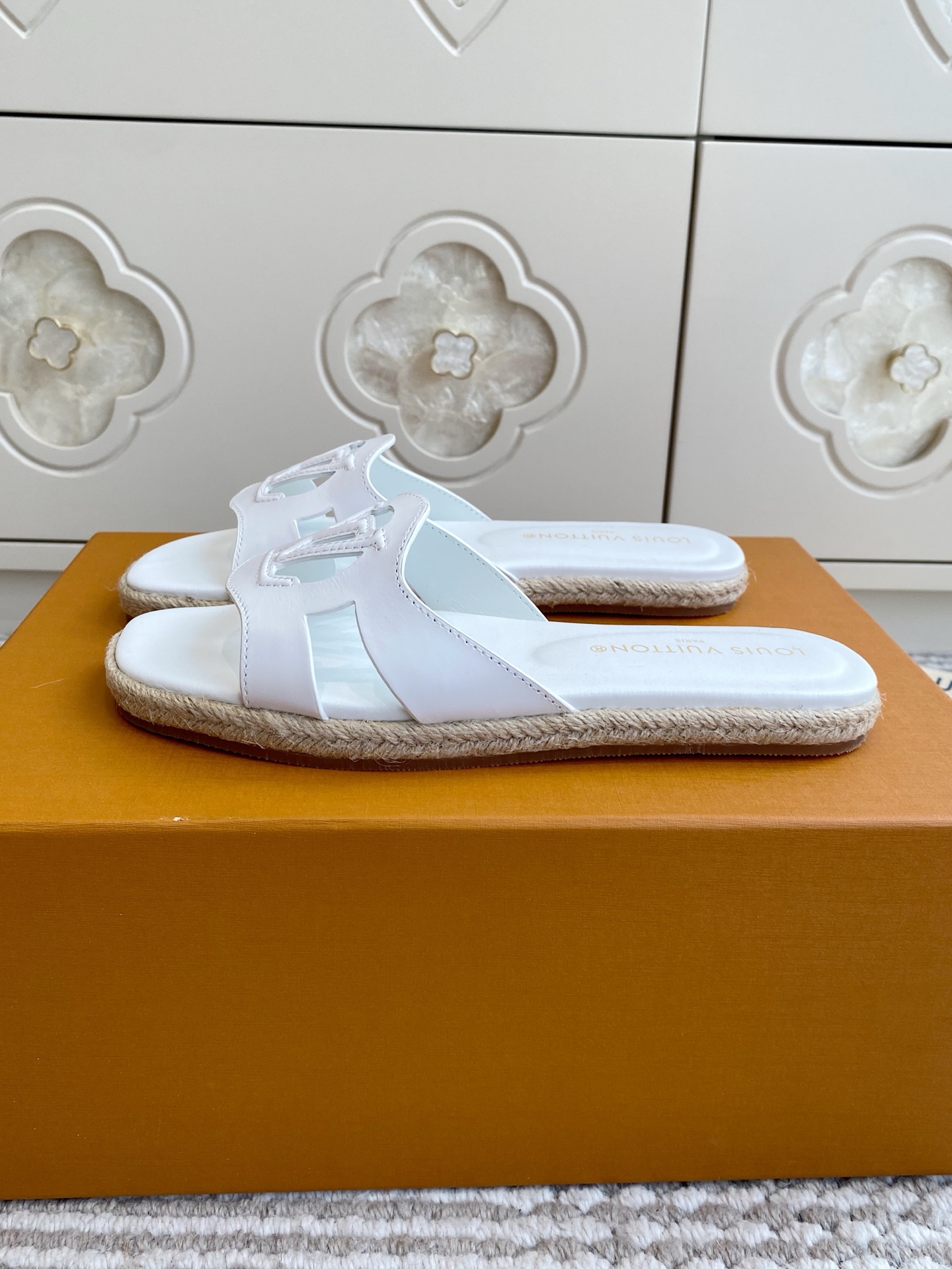 루이비통 신발 129156 Louis Vuitton Shoes 썸네일 이미지