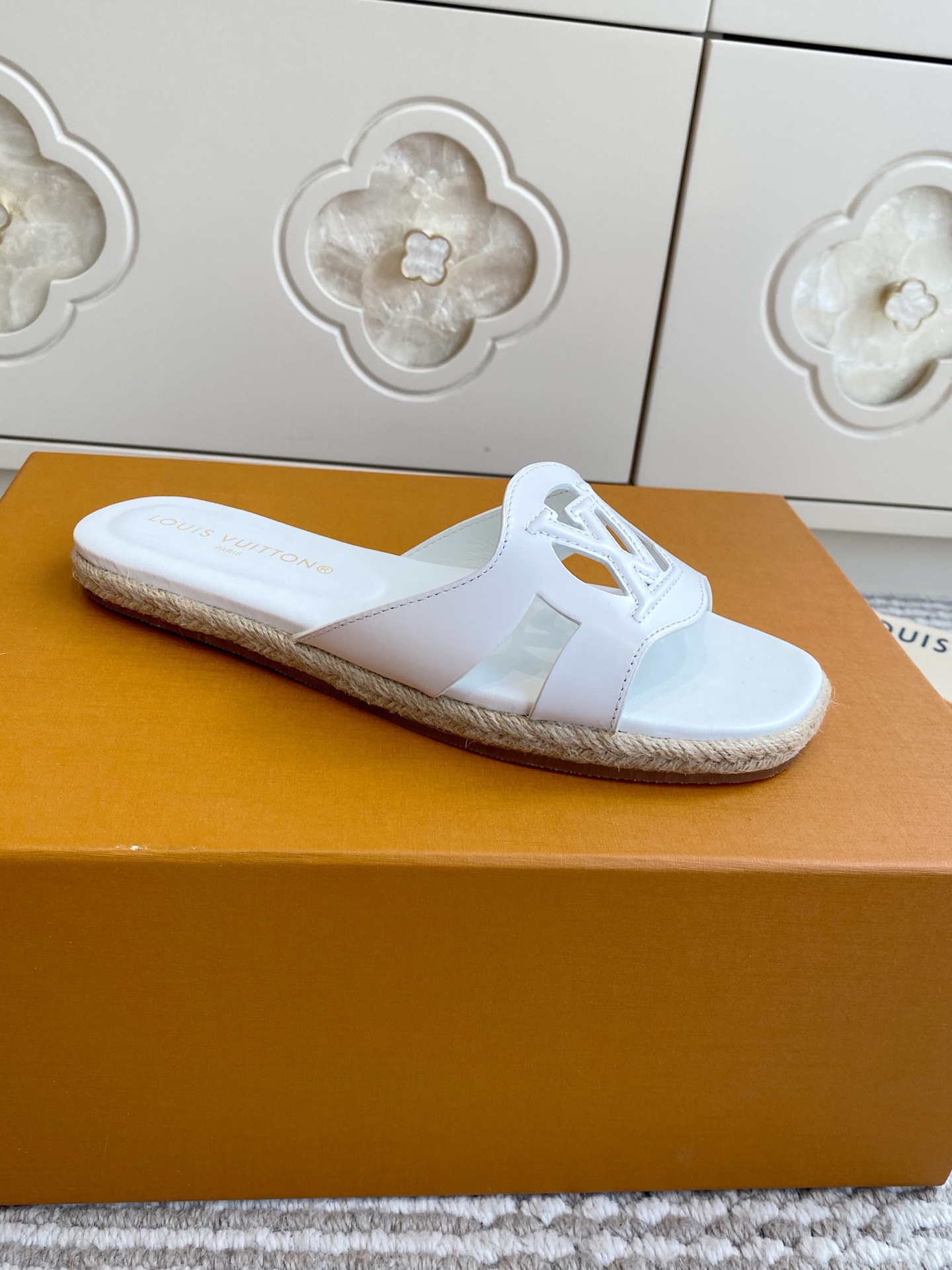 루이비통 신발 129156 Louis Vuitton Shoes 썸네일 이미지