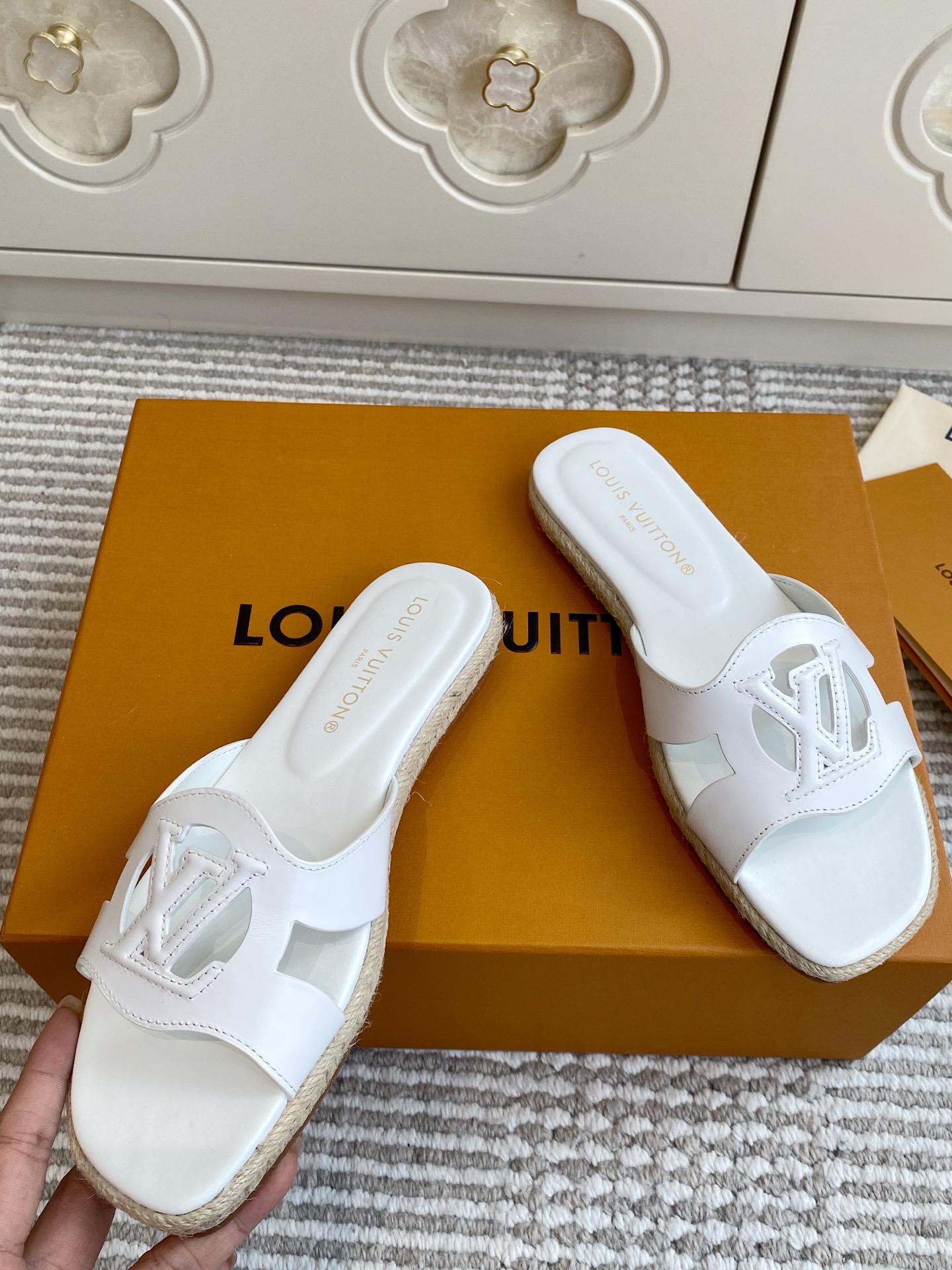 루이비통 신발 129156 Louis Vuitton Shoes 썸네일 이미지