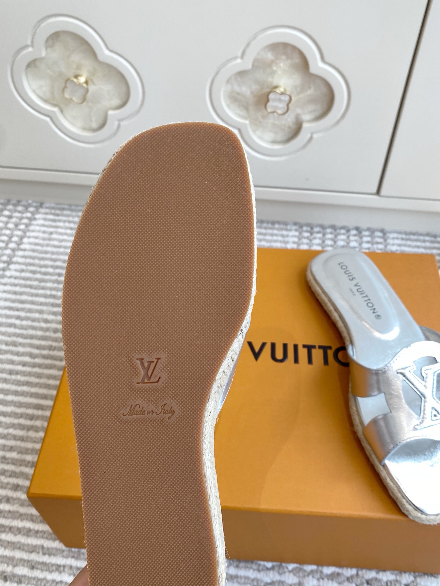 루이비통 신발 129153 Louis Vuitton Shoes 썸네일 이미지