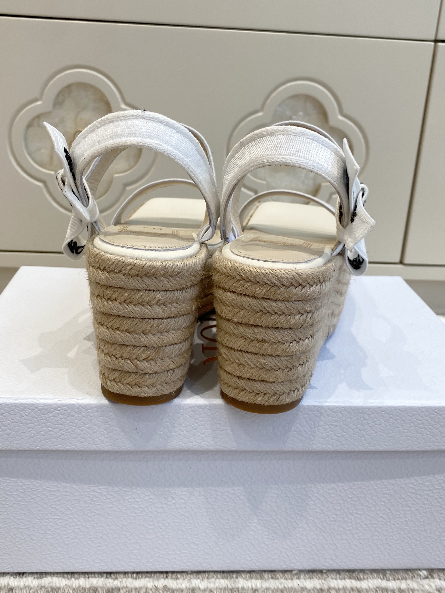 디올 더블 스트랩 웨지 힐 샌들 상세 이미지 8